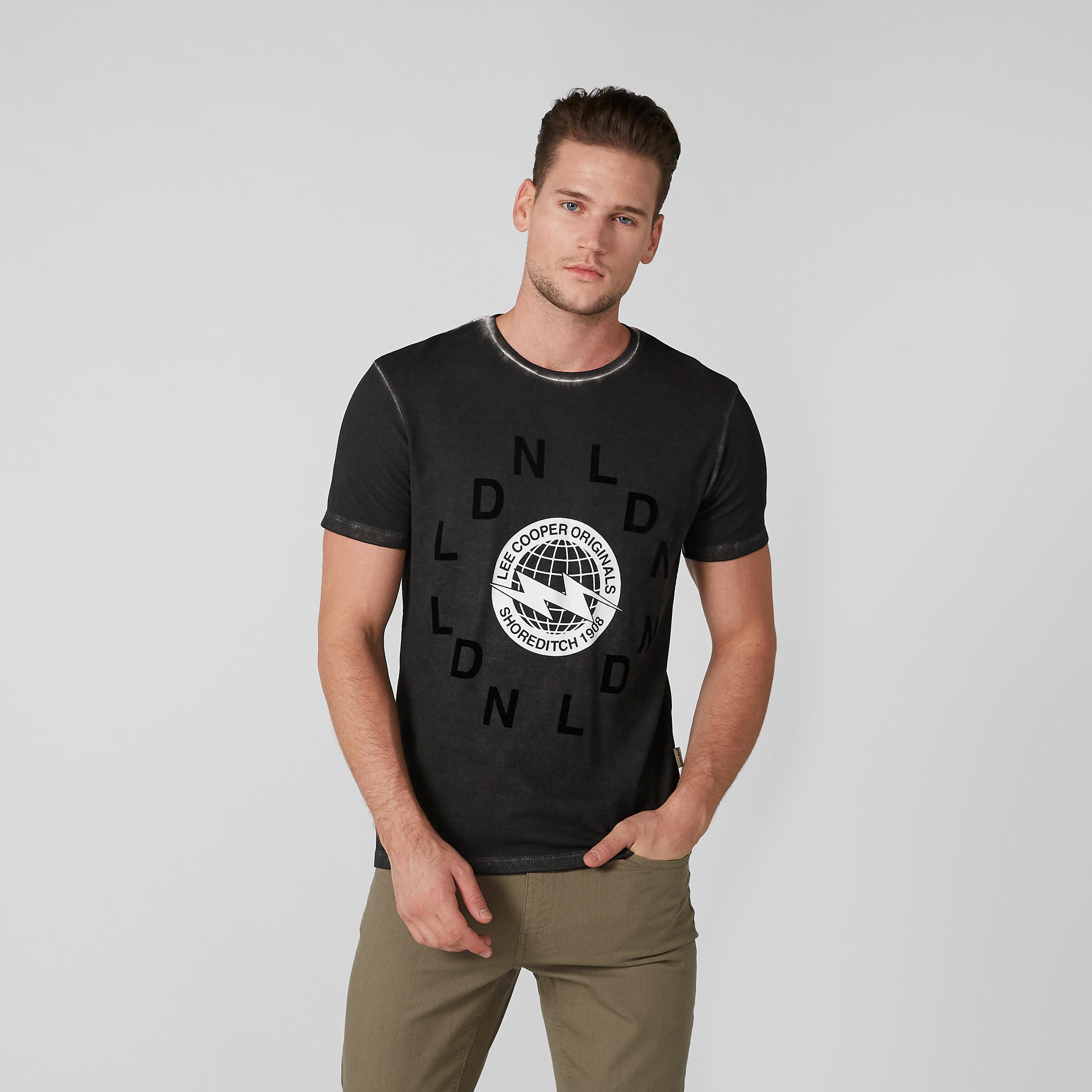 تيشيرت بياقة مستديرة وأكمام قصيرة وطبعات من لي كوبر-men-clothing-tshirtsandpolos-tshirts-image-3