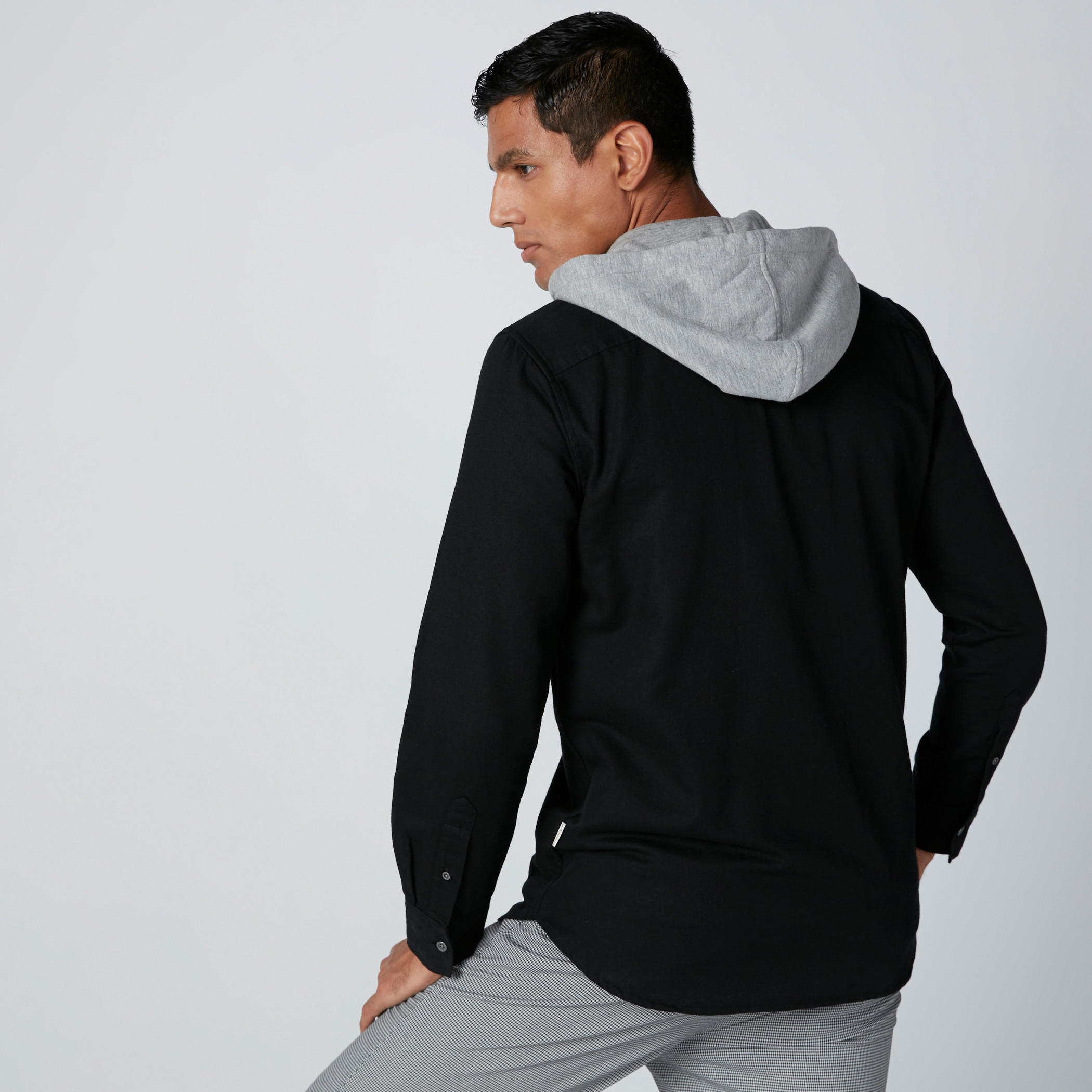 قميص بقبّعة وأكمام طويلة وسحّاب إغلاق من لي كوبر-men-clothing-jacketsandblazers-jackets-image-3