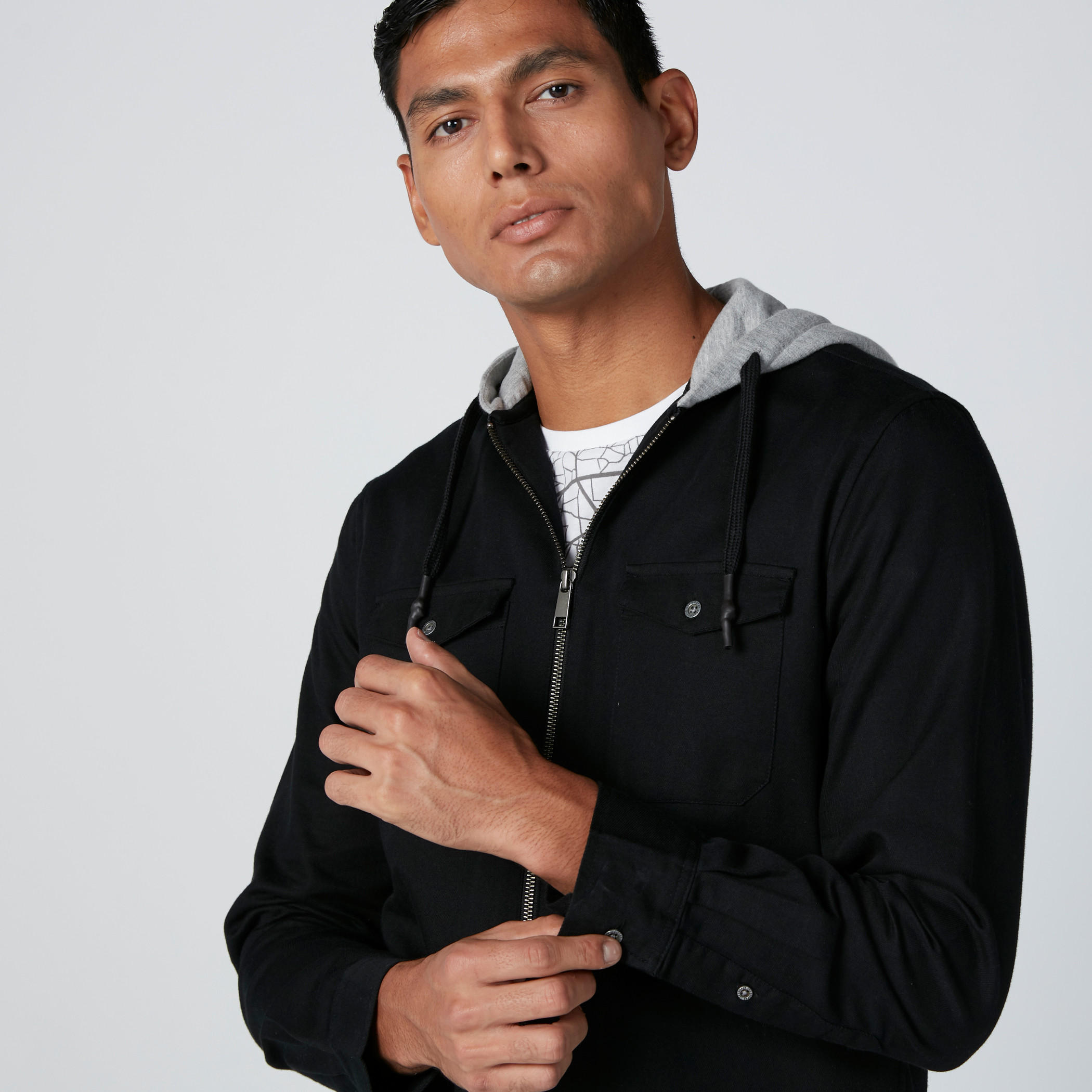 قميص بقبّعة وأكمام طويلة وسحّاب إغلاق من لي كوبر-men-clothing-jacketsandblazers-jackets-image-1