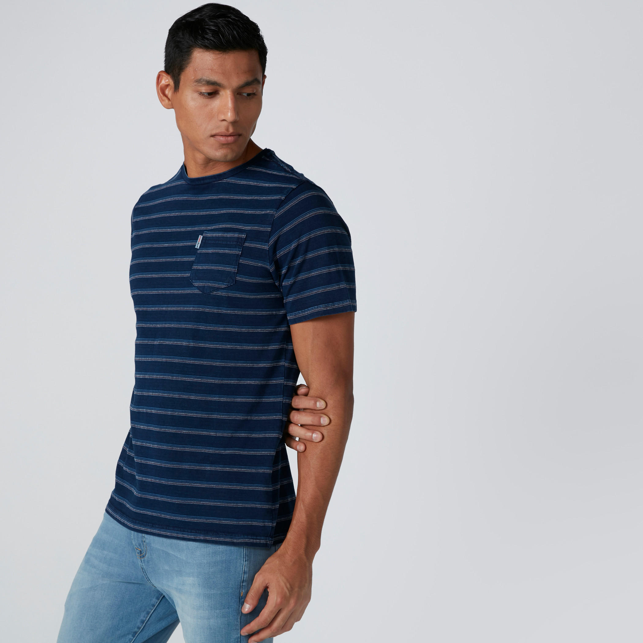تيشيرت مقلّم بأكمام قصيرة وجيوب من لي كوبر-men-clothing-tshirtsandpolos-tshirts-image-1