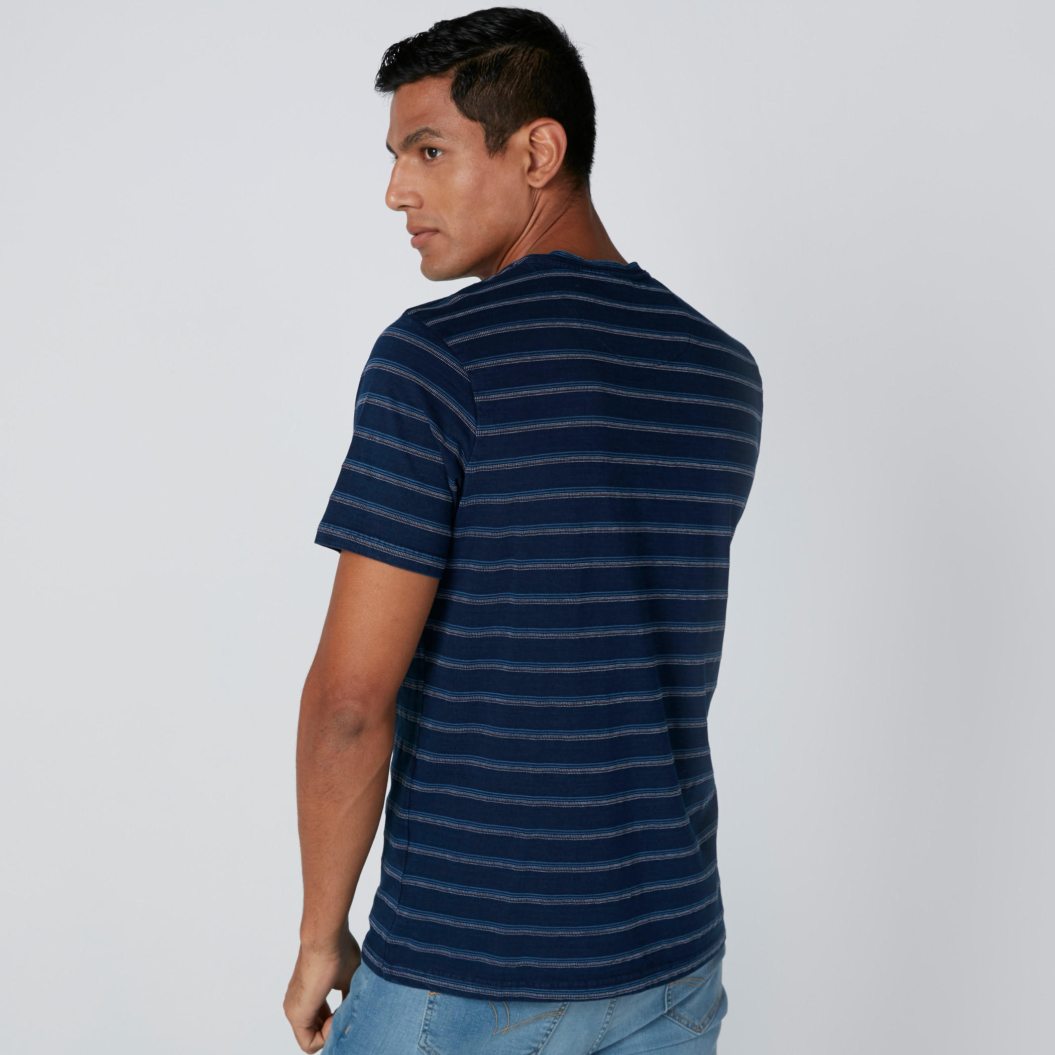 تيشيرت مقلّم بأكمام قصيرة وجيوب من لي كوبر-men-clothing-tshirtsandpolos-tshirts-image-2