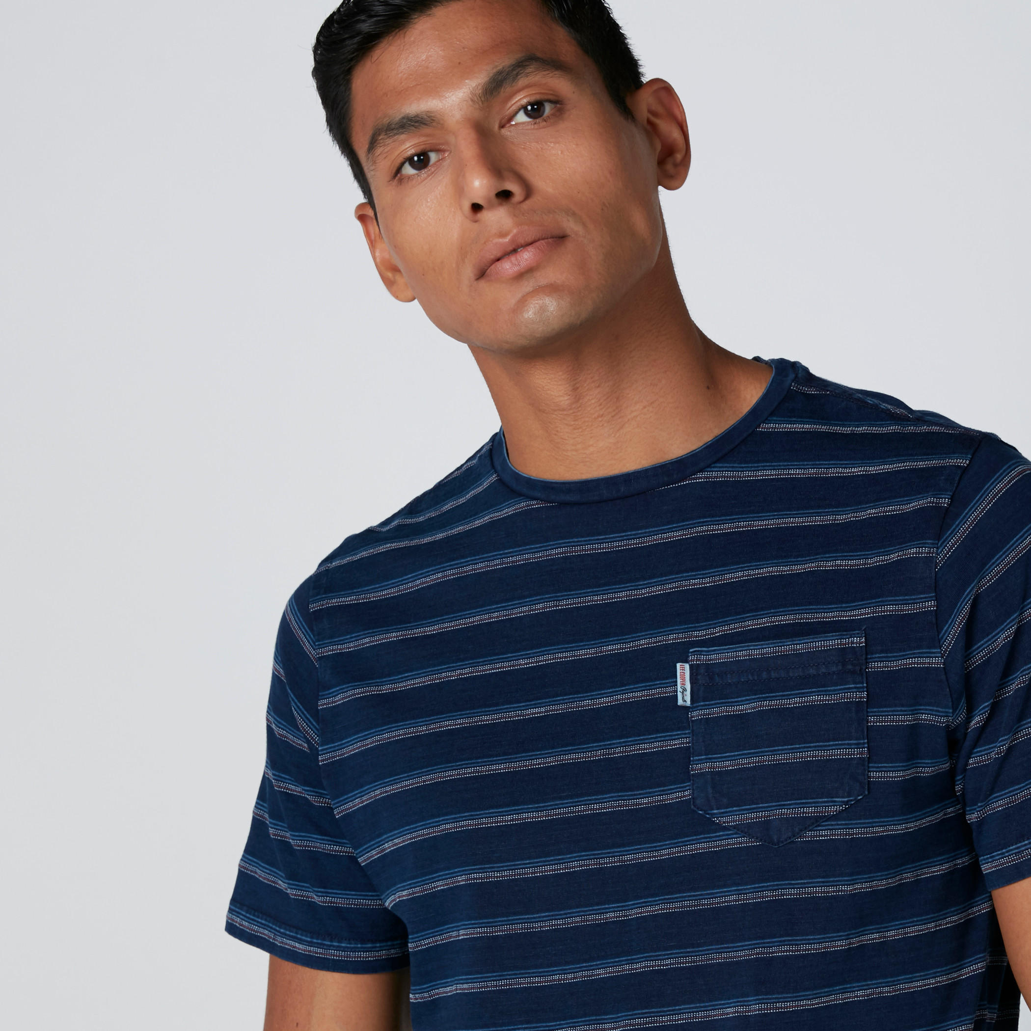 تيشيرت مقلّم بأكمام قصيرة وجيوب من لي كوبر-men-clothing-tshirtsandpolos-tshirts-image-4