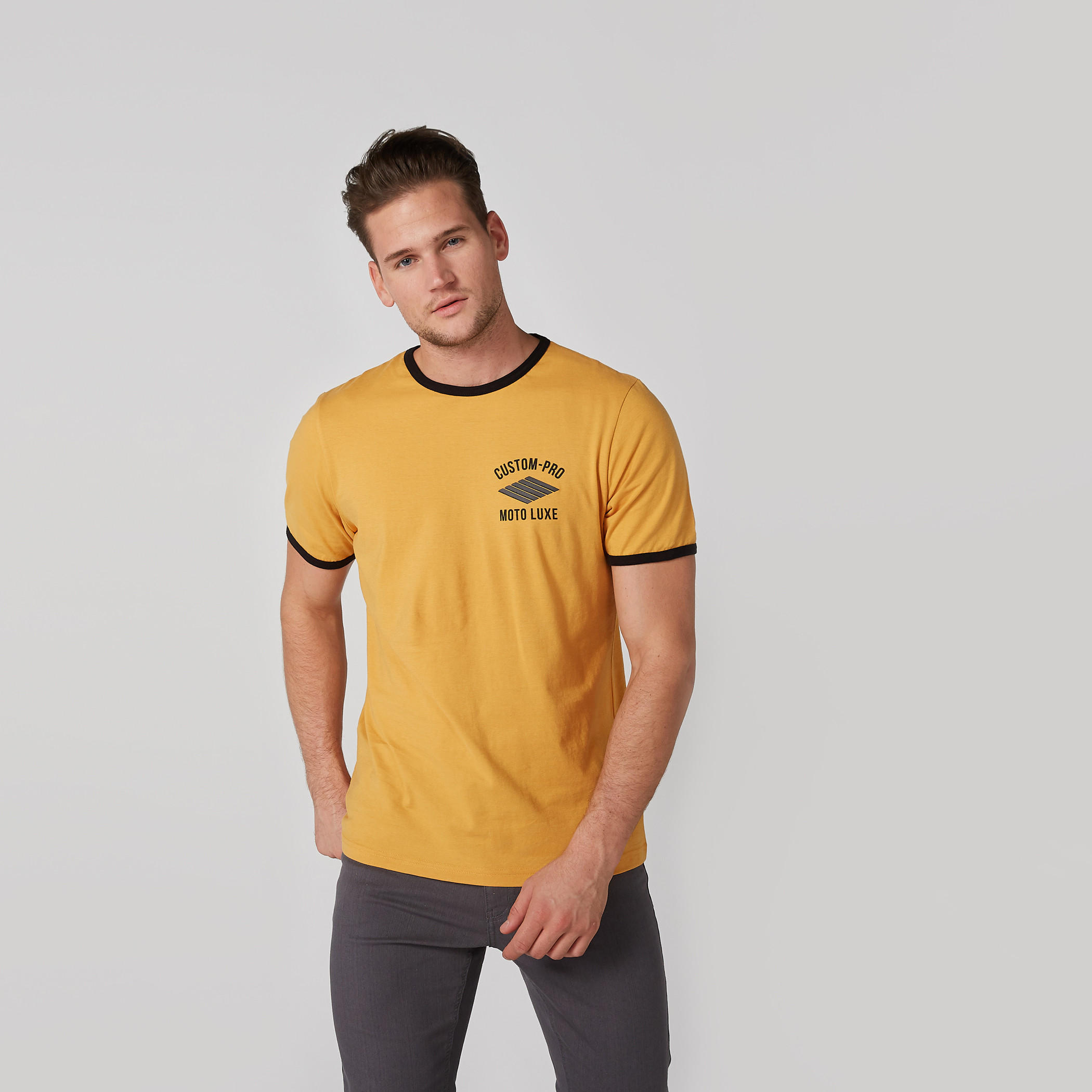 تيشيرت بياقة مستديرة وأكمام قصيرة وطبعات من لي كوبر-men-clothing-tshirtsandpolos-tshirts-image-1