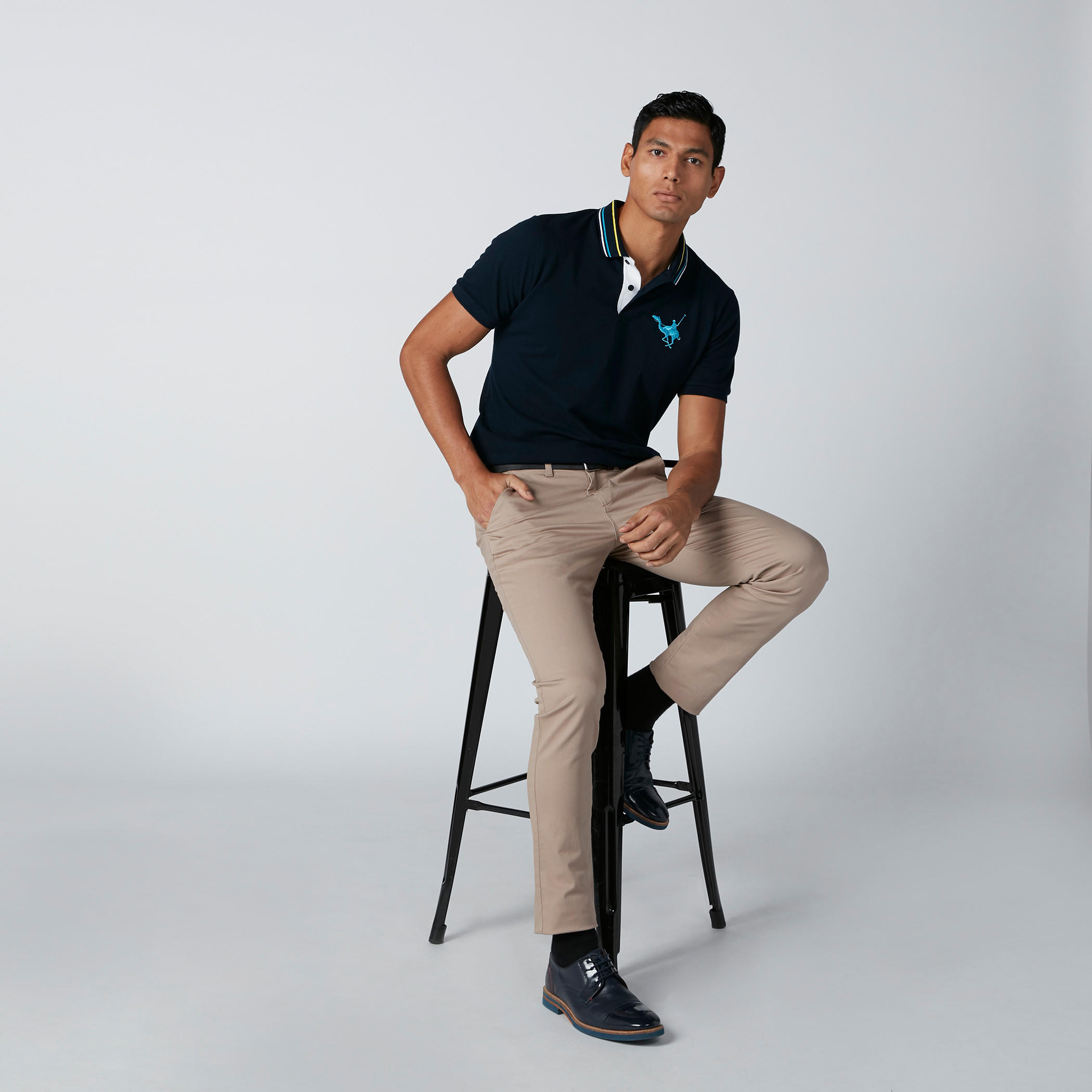 بنطال شينو بجيوب وعروات حزام من لي كوبر-men-clothing-bottoms-trousersandchinos-trousers-image-1