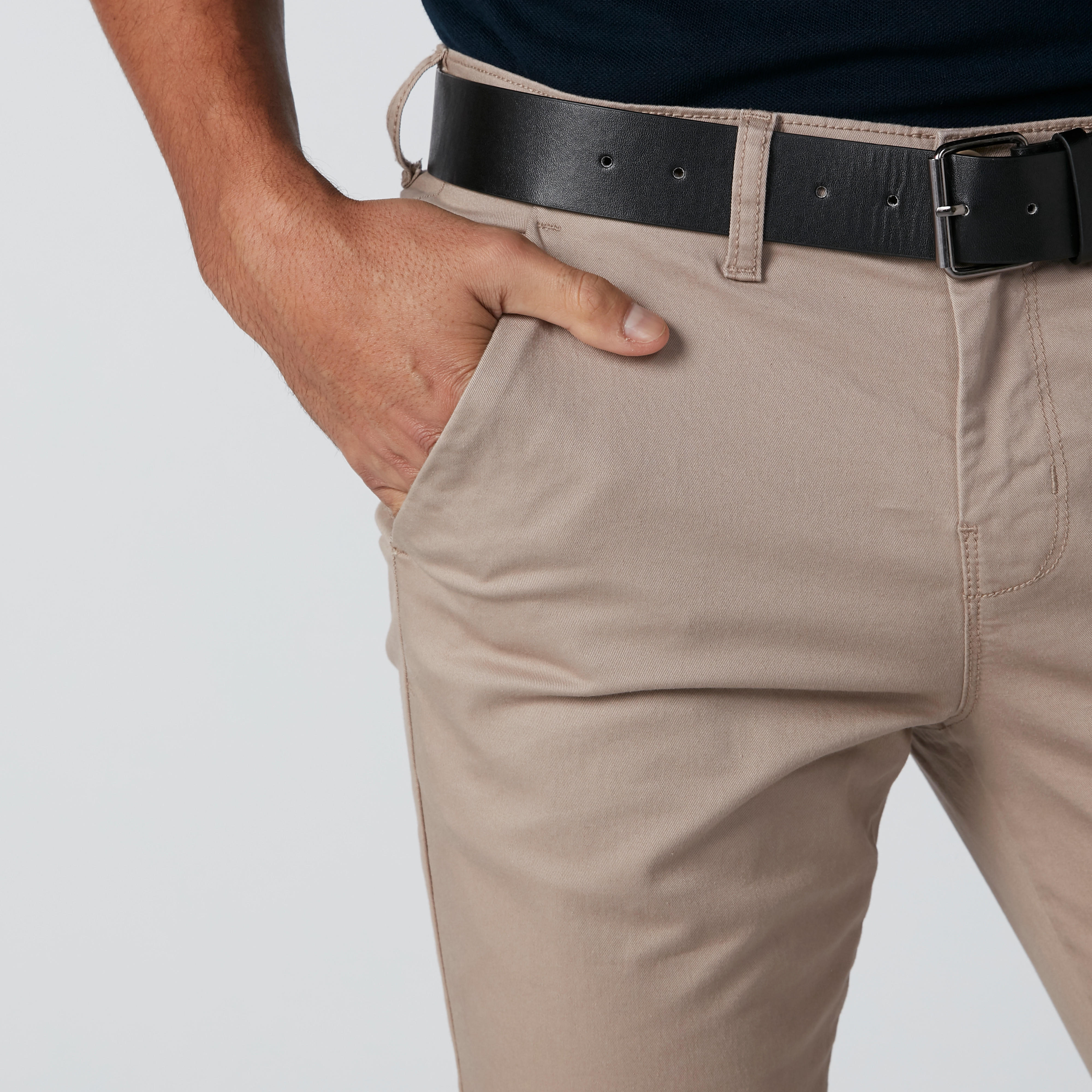 بنطال شينو بجيوب وعروات حزام من لي كوبر-men-clothing-bottoms-trousersandchinos-trousers-image-3