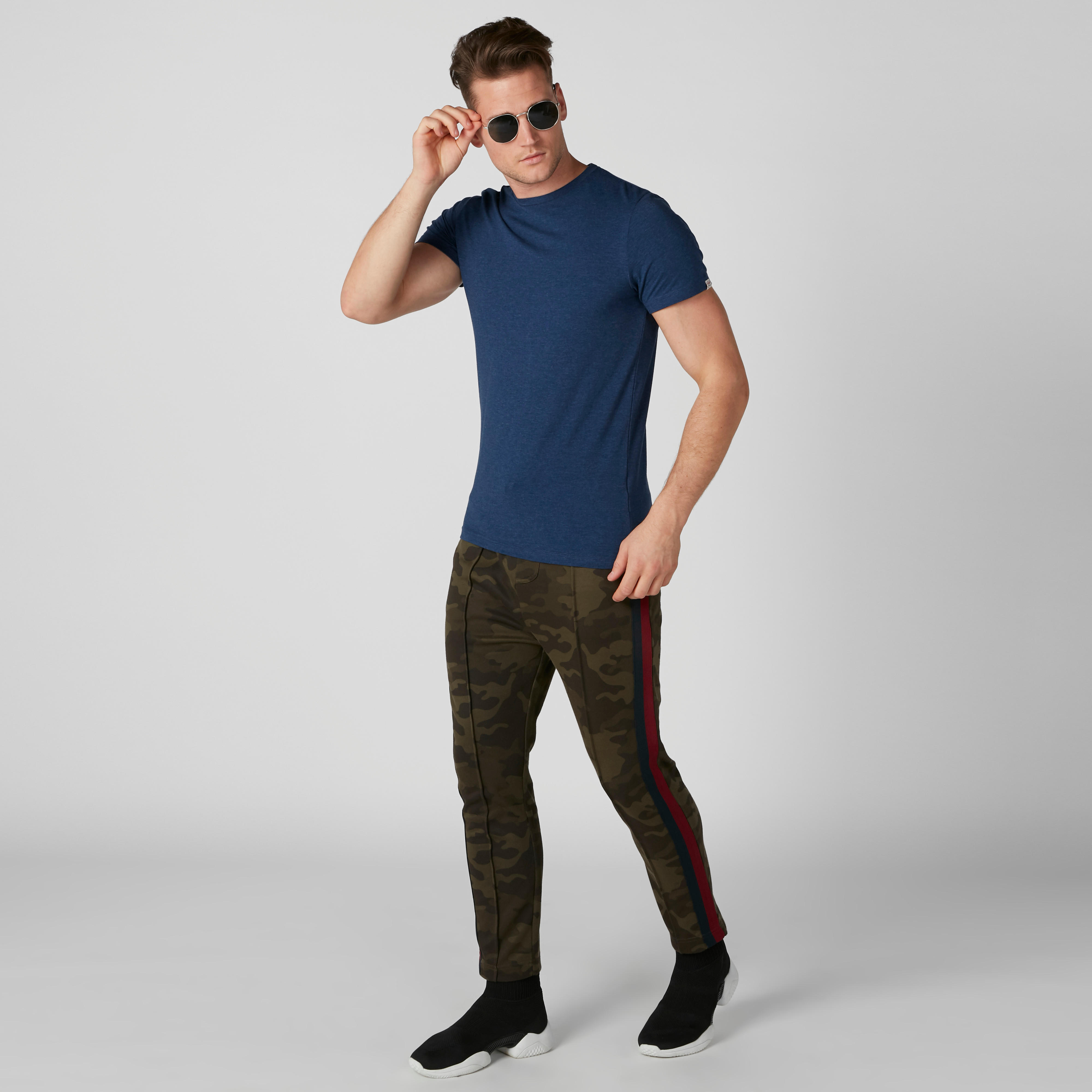 تيشيرت بقصّة عادية وياقة مستديرة وأكمام قصيرة من لي كوبر-men-clothing-tshirtsandpolos-tshirts-image-3
