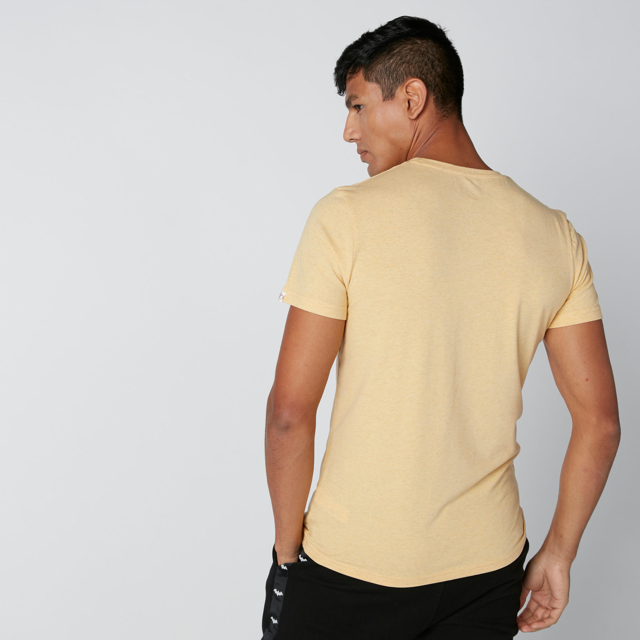 تيشيرت بِياقة ضيقة وأكمام قصيرة من لي كوبر-men-clothing-tshirtsandpolos-tshirts-image-2