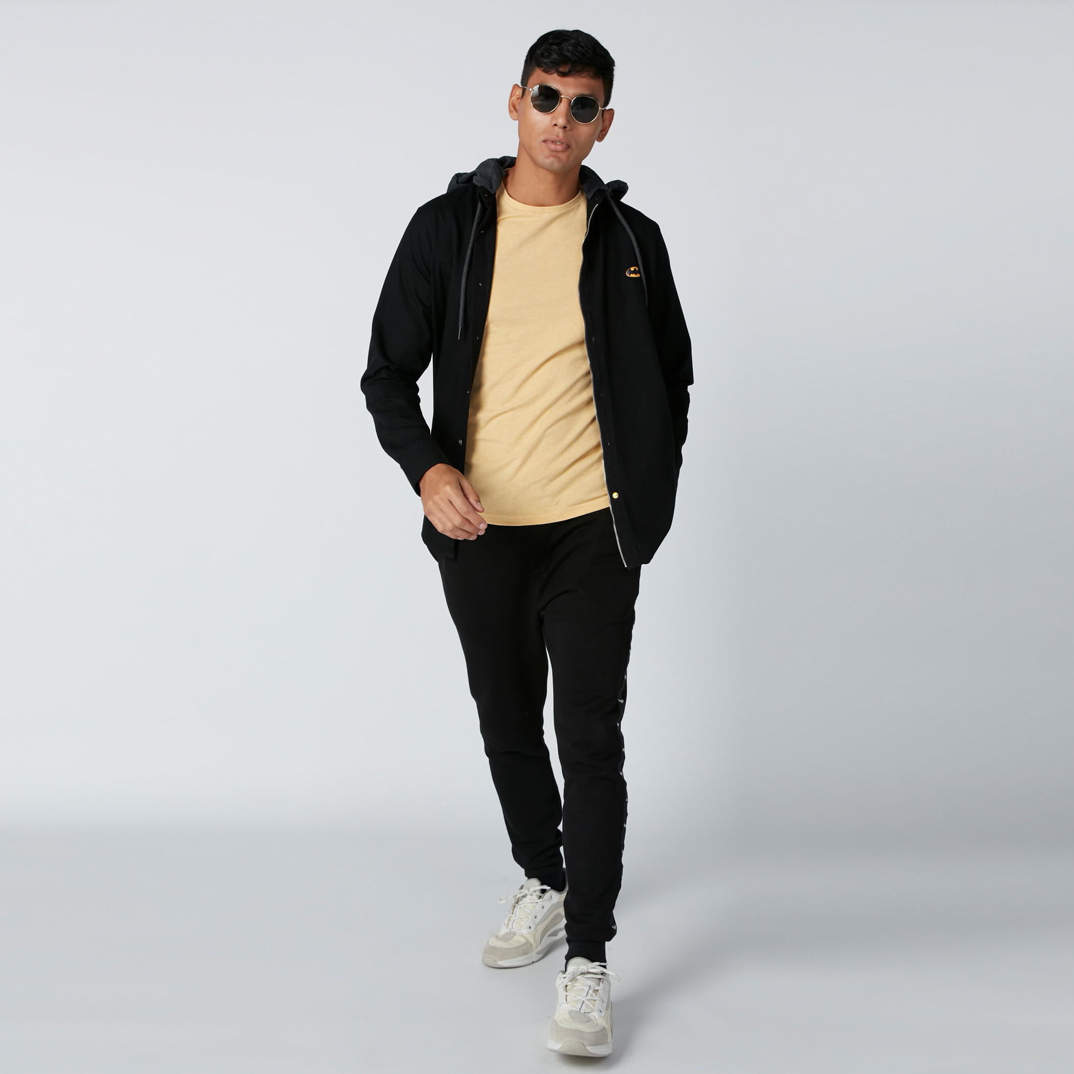 تيشيرت بِياقة ضيقة وأكمام قصيرة من لي كوبر-men-clothing-tshirtsandpolos-tshirts-image-3