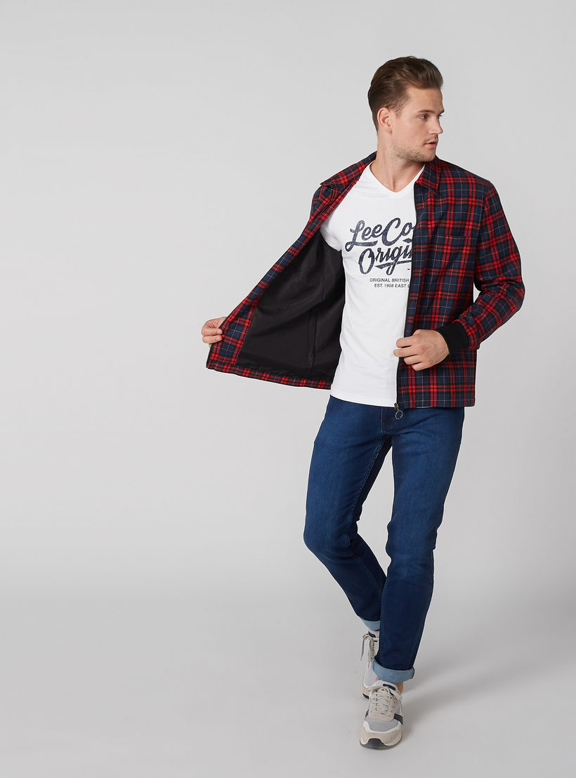 تيشيرت بياقة V وأكمام قصيرة وطبعات من لي كوبر-men-clothing-tshirtsandpolos-tshirts-image-1