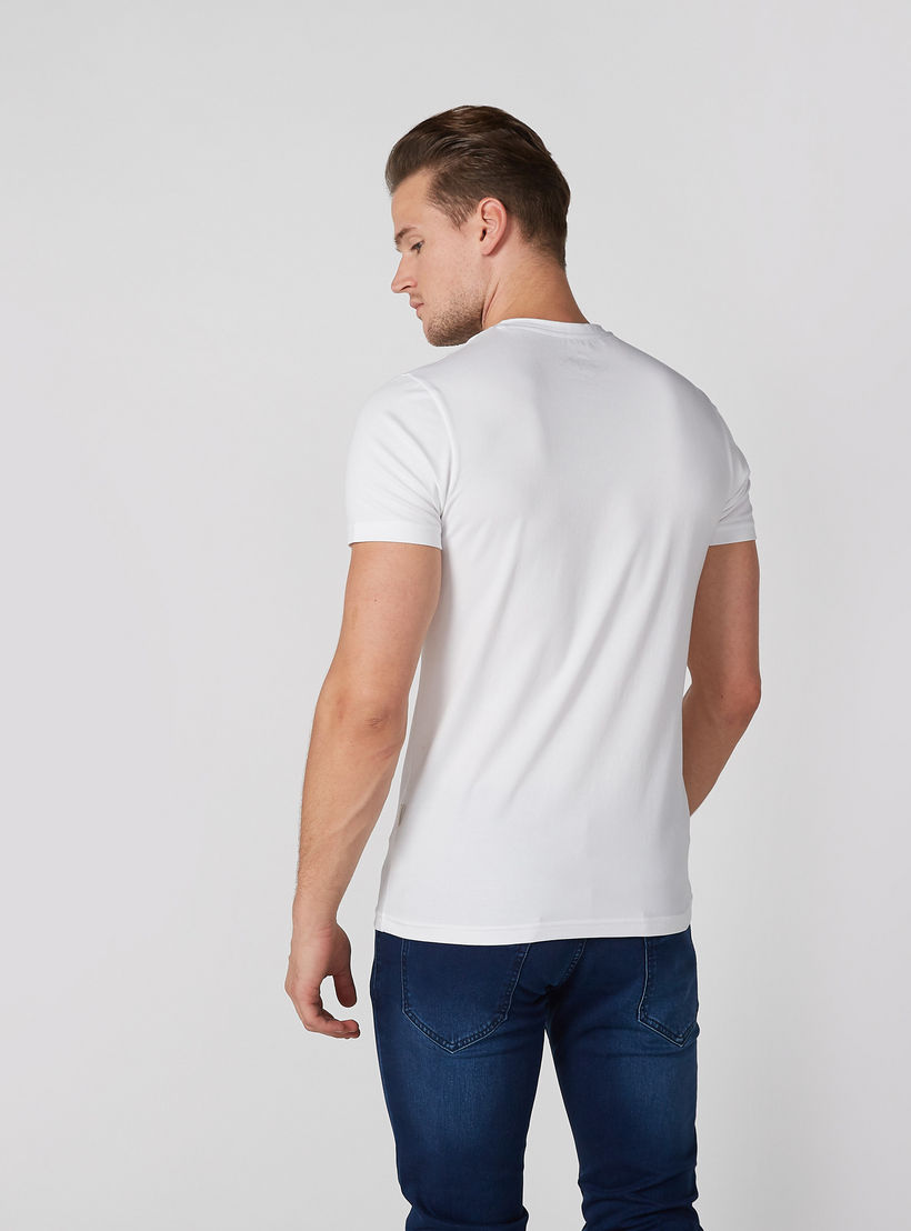 تيشيرت بياقة V وأكمام قصيرة وطبعات من لي كوبر-men-clothing-tshirtsandpolos-tshirts-image-2