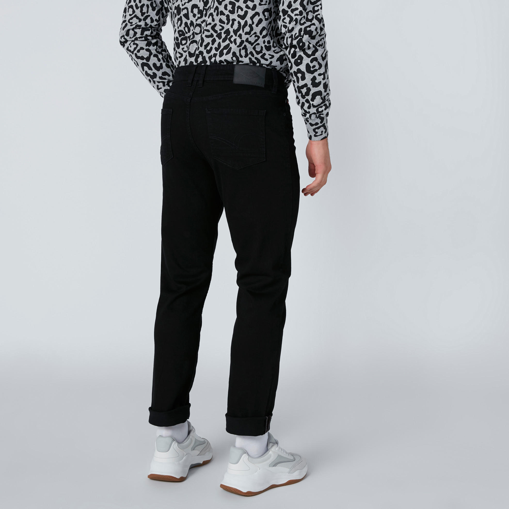 بنطال جينز بقصّة مستقيمة وجيوب من لي كوبر-men-clothing-bottoms-jeans-image-2