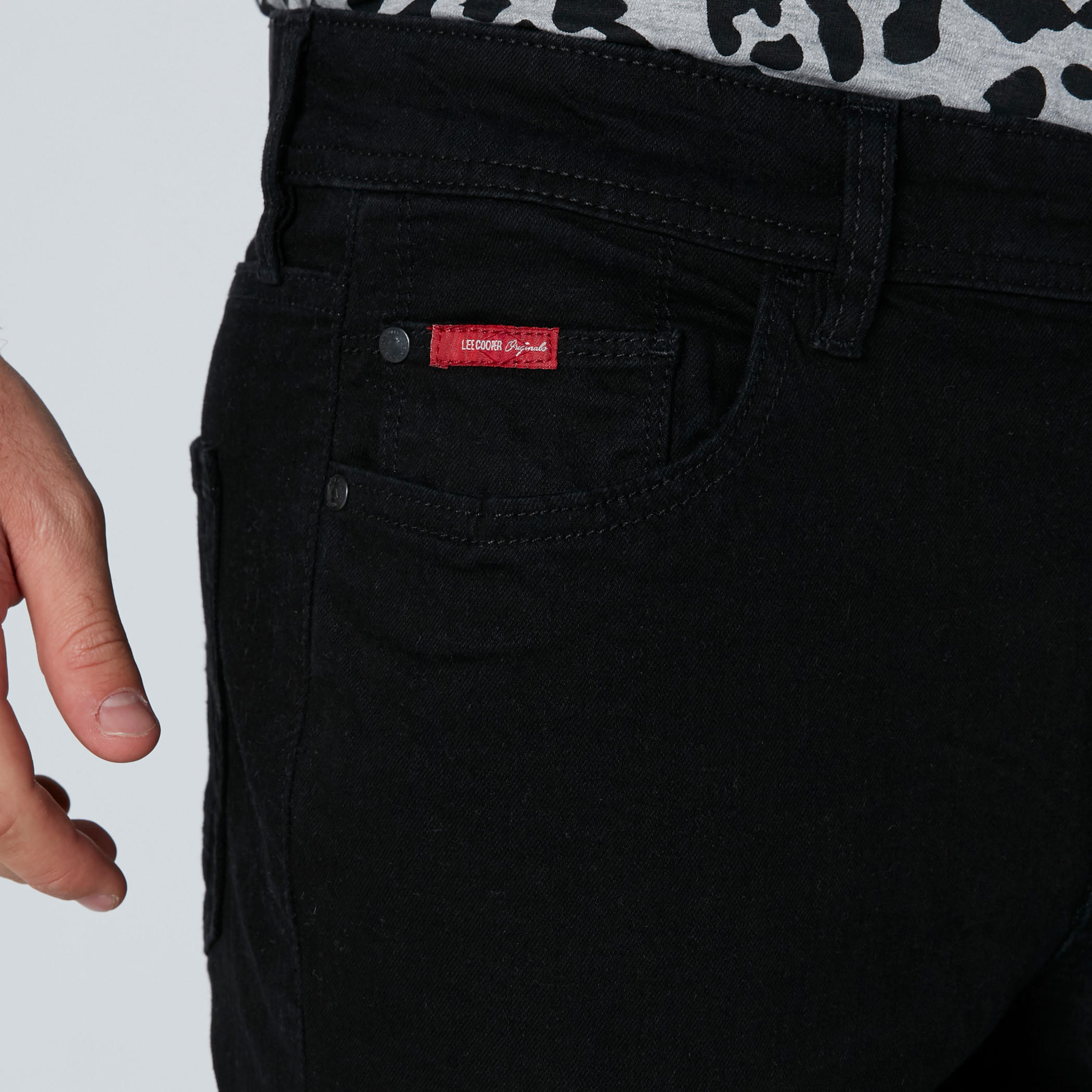 بنطال جينز بقصّة مستقيمة وجيوب من لي كوبر-men-clothing-bottoms-jeans-image-4