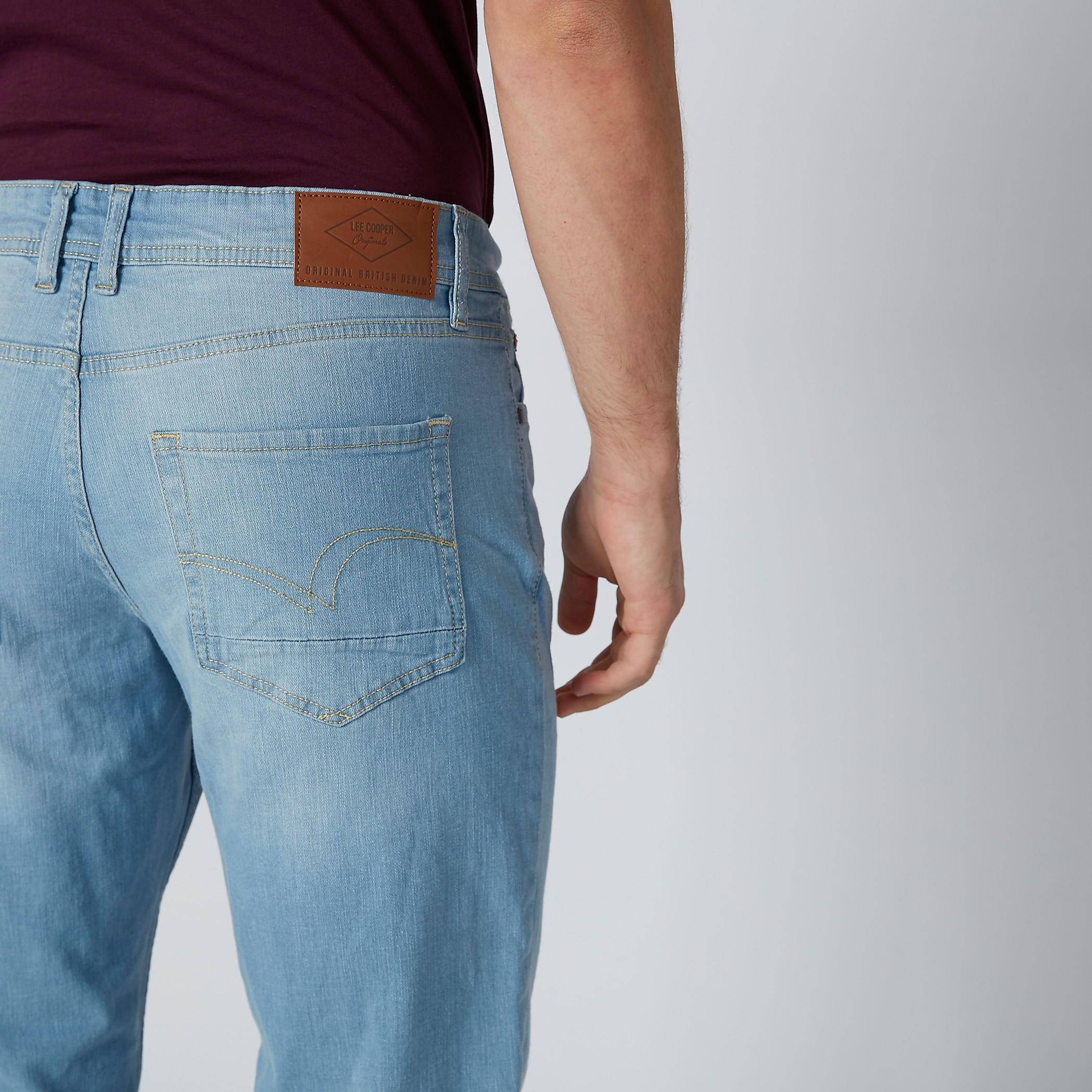 بنطال جينز طويل بزر إغلاق وجيوب من لي كوبر-men-clothing-bottoms-jeans-image-4