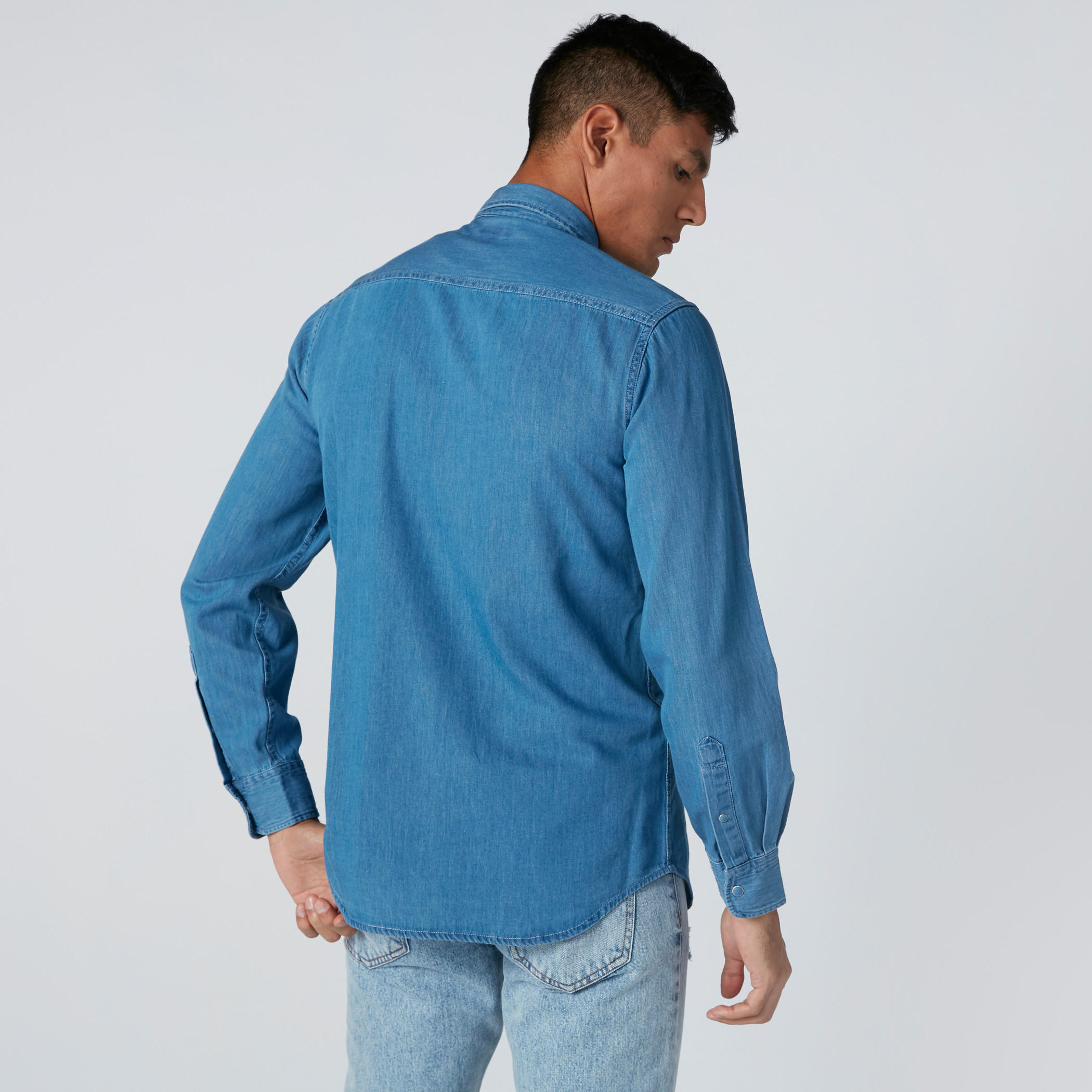 قميص بأكمام طويلة وأزرار وجيوب-men-clothing-shirts-image-2