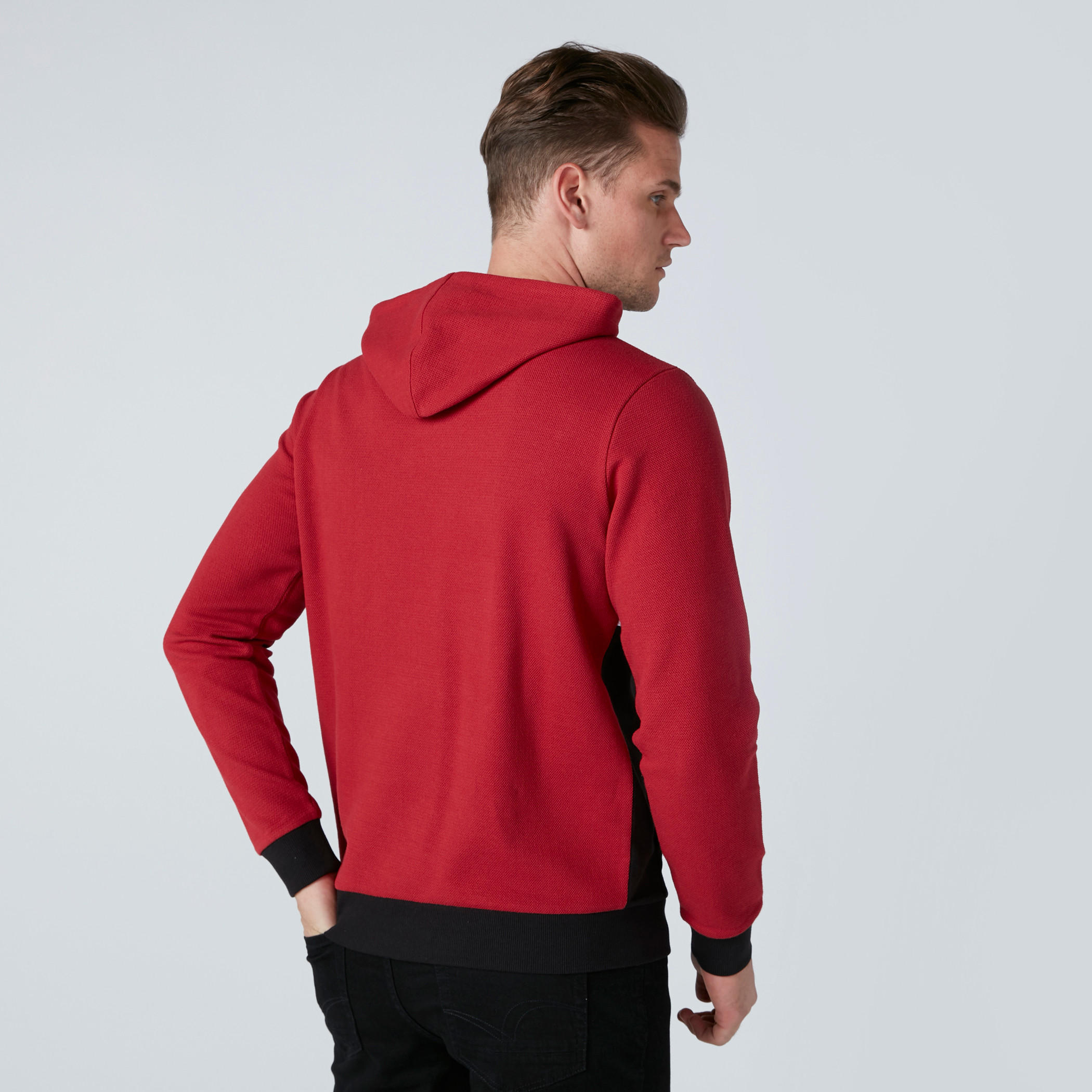 سويت شيرت بقبعة وأكمام طويلة وطبعات-men-winterwear-hoodiesandsweatshirts-image-2