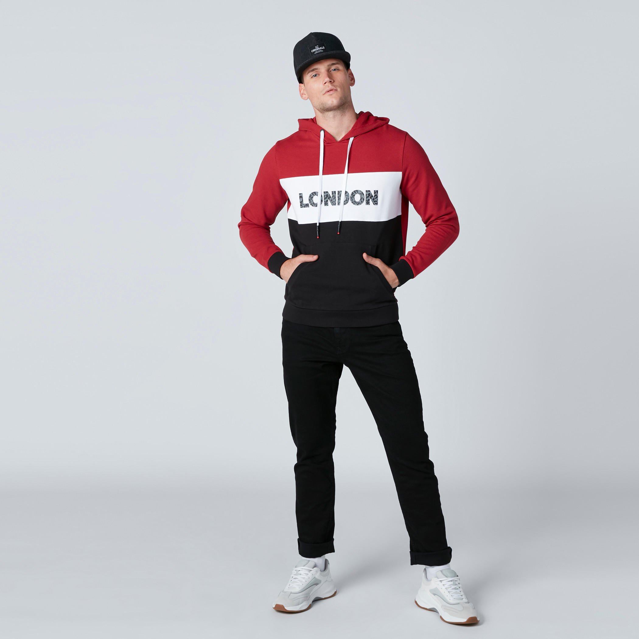 سويت شيرت بقبعة وأكمام طويلة وطبعات-men-winterwear-hoodiesandsweatshirts-image-3