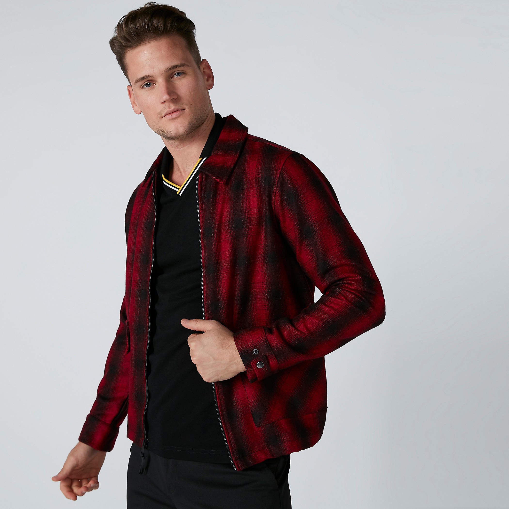 جاكيت كاروهات بومبر وسحّاب إغلاق وجيوب-men-clothing-jacketsandblazers-jackets-image-1