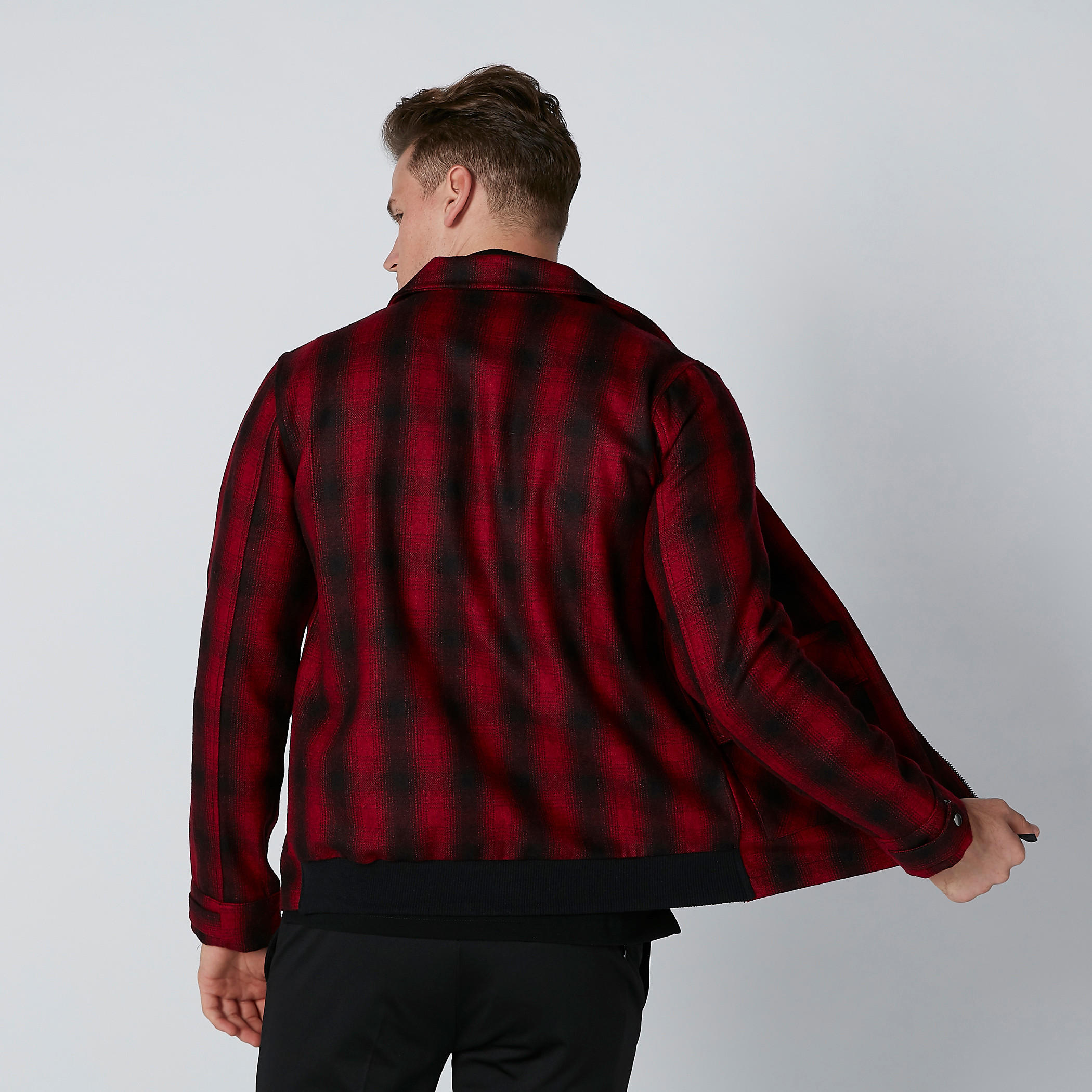 جاكيت كاروهات بومبر وسحّاب إغلاق وجيوب-men-clothing-jacketsandblazers-jackets-image-2