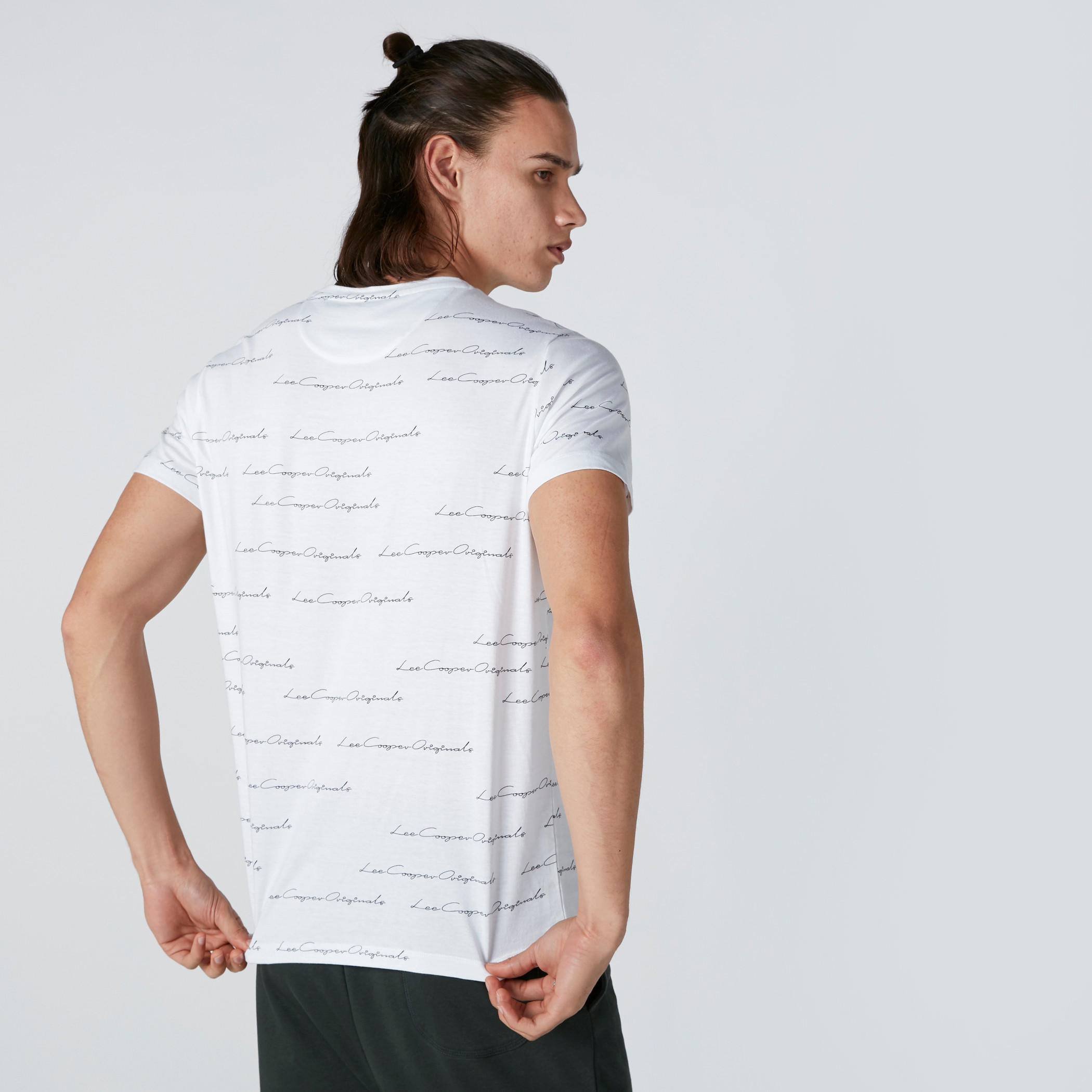 تيشيرت بياقة ضيّقة وأكمام قصيرة وطبعات أوريجينال من لي كوبر-men-clothing-tshirtsandpolos-tshirts-image-2