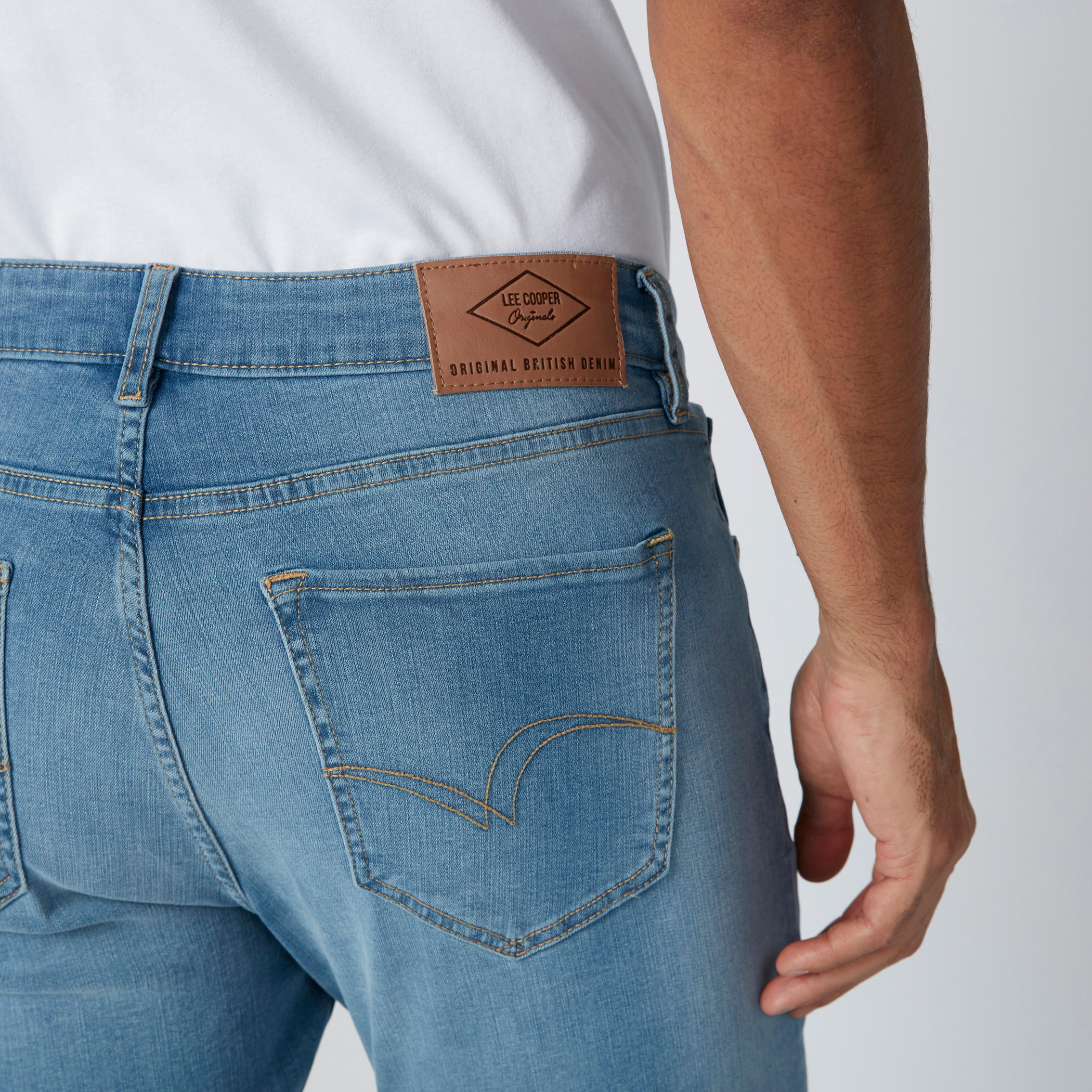 بنطال جينز سكيني بخصر متوسط الارتفاع وجيوب-men-clothing-bottoms-jeans-image-4