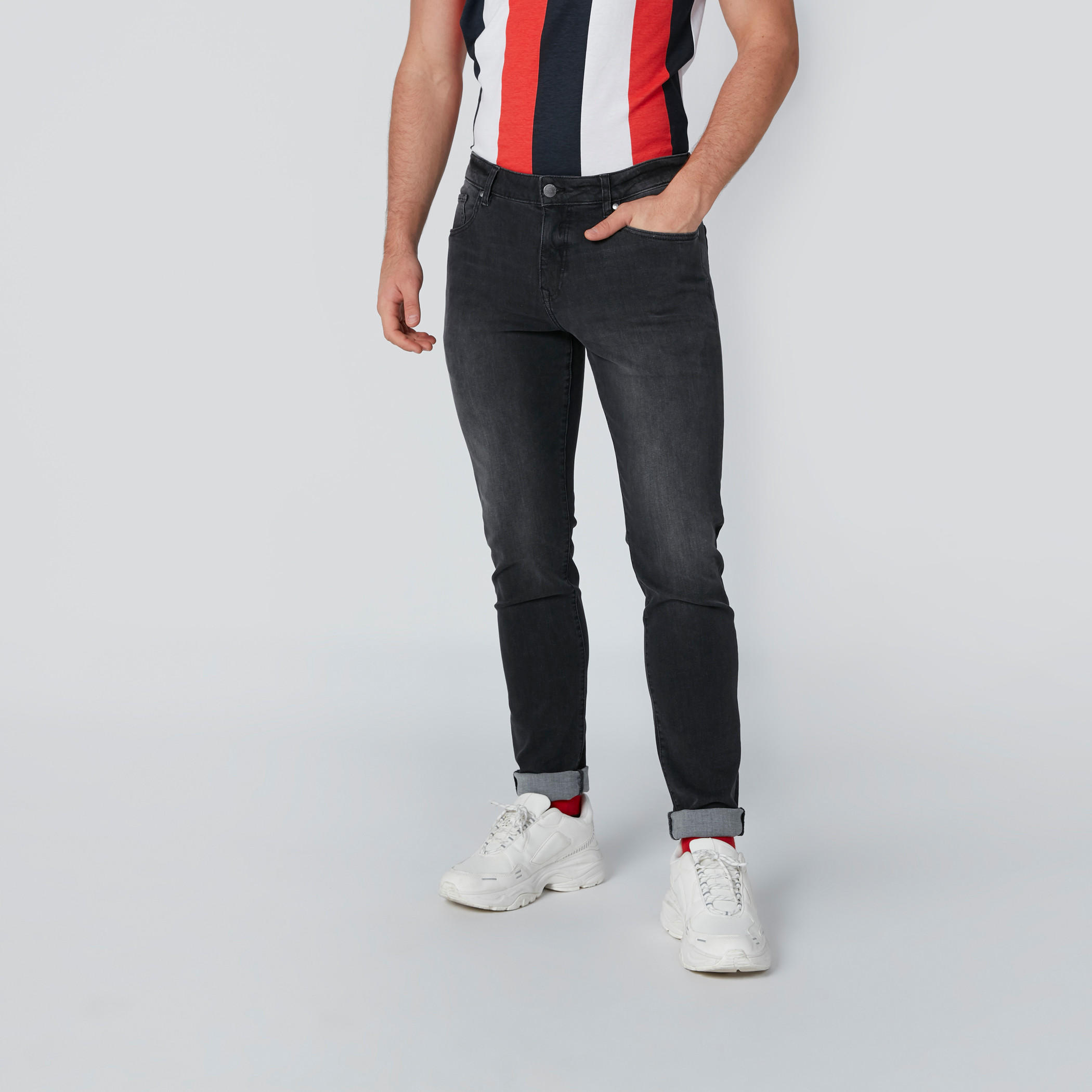 بنطال جينز سكيني بخصر متوسط الارتفاع وجيوب-men-clothing-bottoms-jeans-image-7