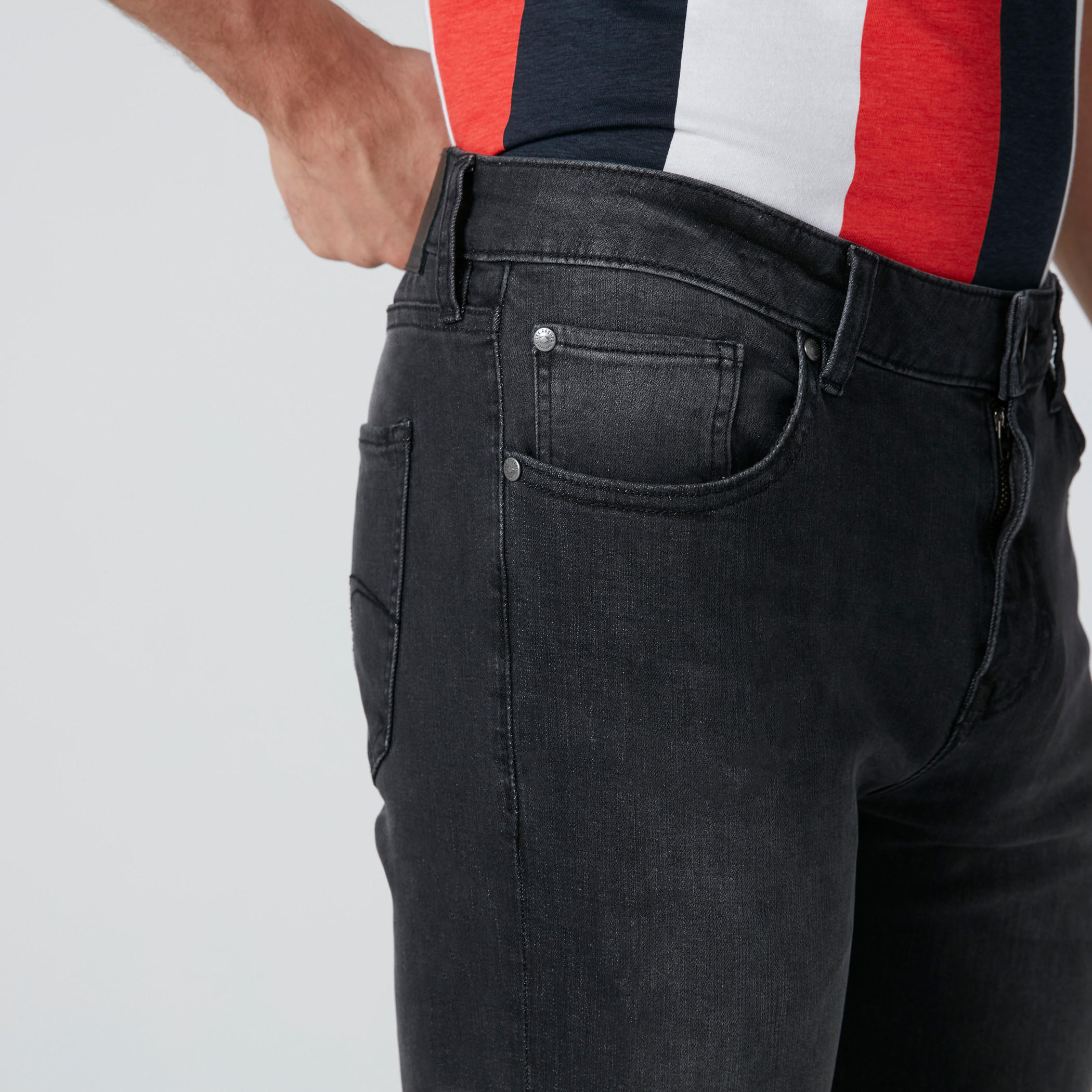 بنطال جينز سكيني بخصر متوسط الارتفاع وجيوب-men-clothing-bottoms-jeans-image-8