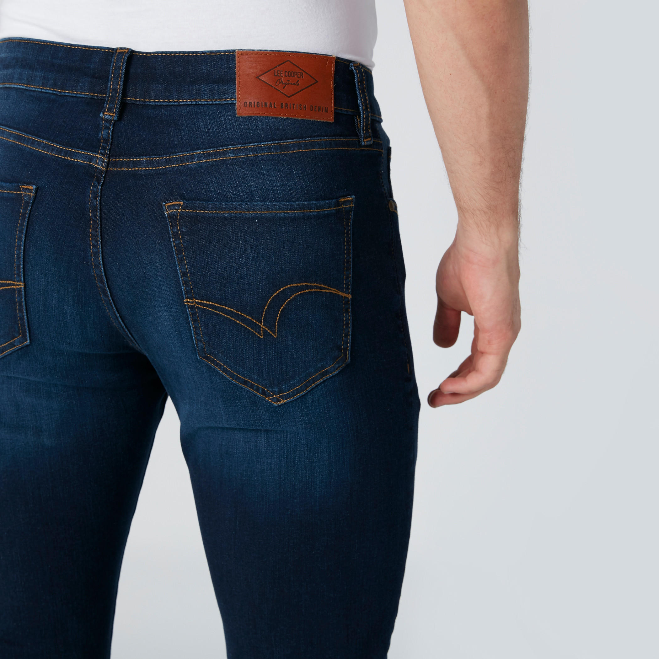 بنطال جينز سكيني بخصر متوسط الارتفاع وجيوب-men-clothing-bottoms-jeans-image-12