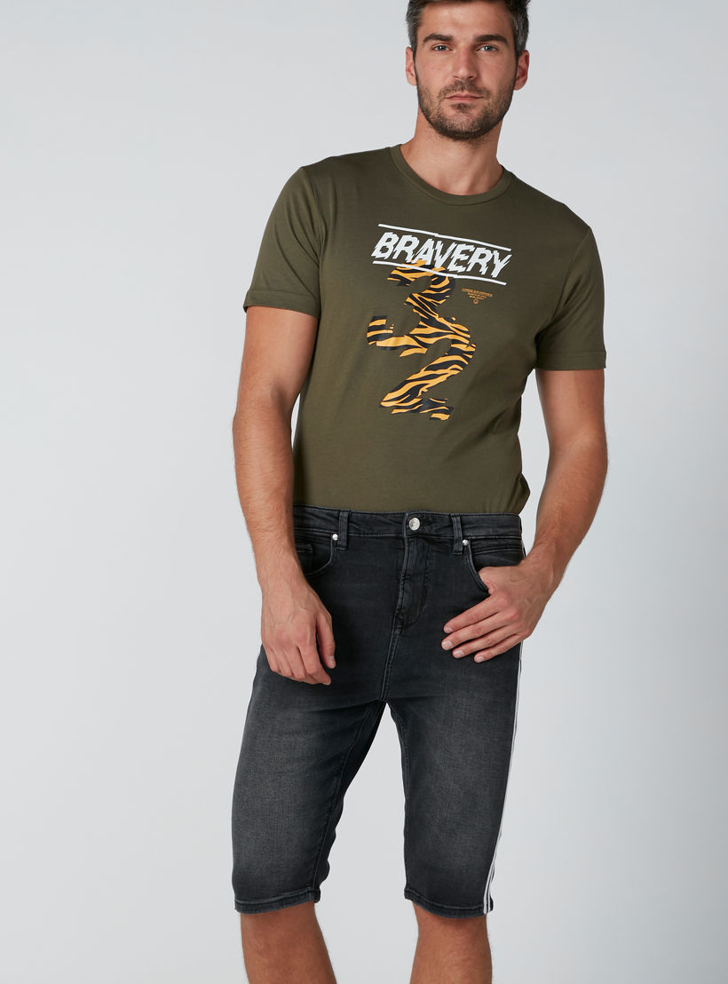 شورت دينم بجيوب وشريطة من لي كوبر-men-clothing-bottoms-shorts-image-3