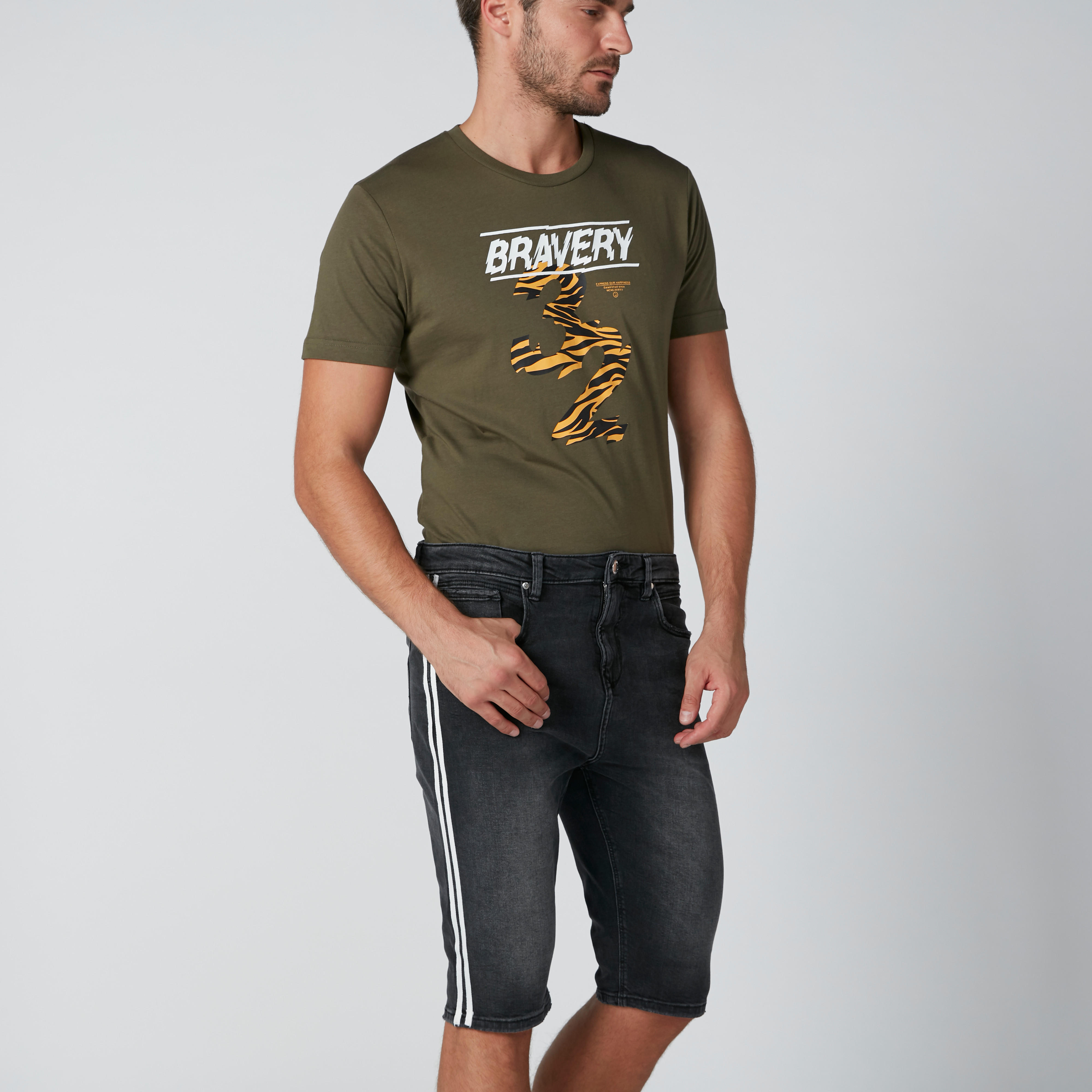 شورت دينم بجيوب وشريطة من لي كوبر-men-clothing-bottoms-shorts-image-4