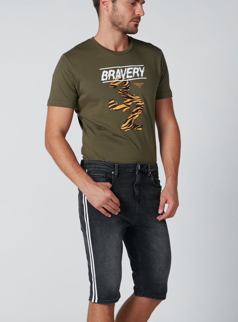 شورت دينم بجيوب وشريطة من لي كوبر-men-clothing-bottoms-shorts-image-4