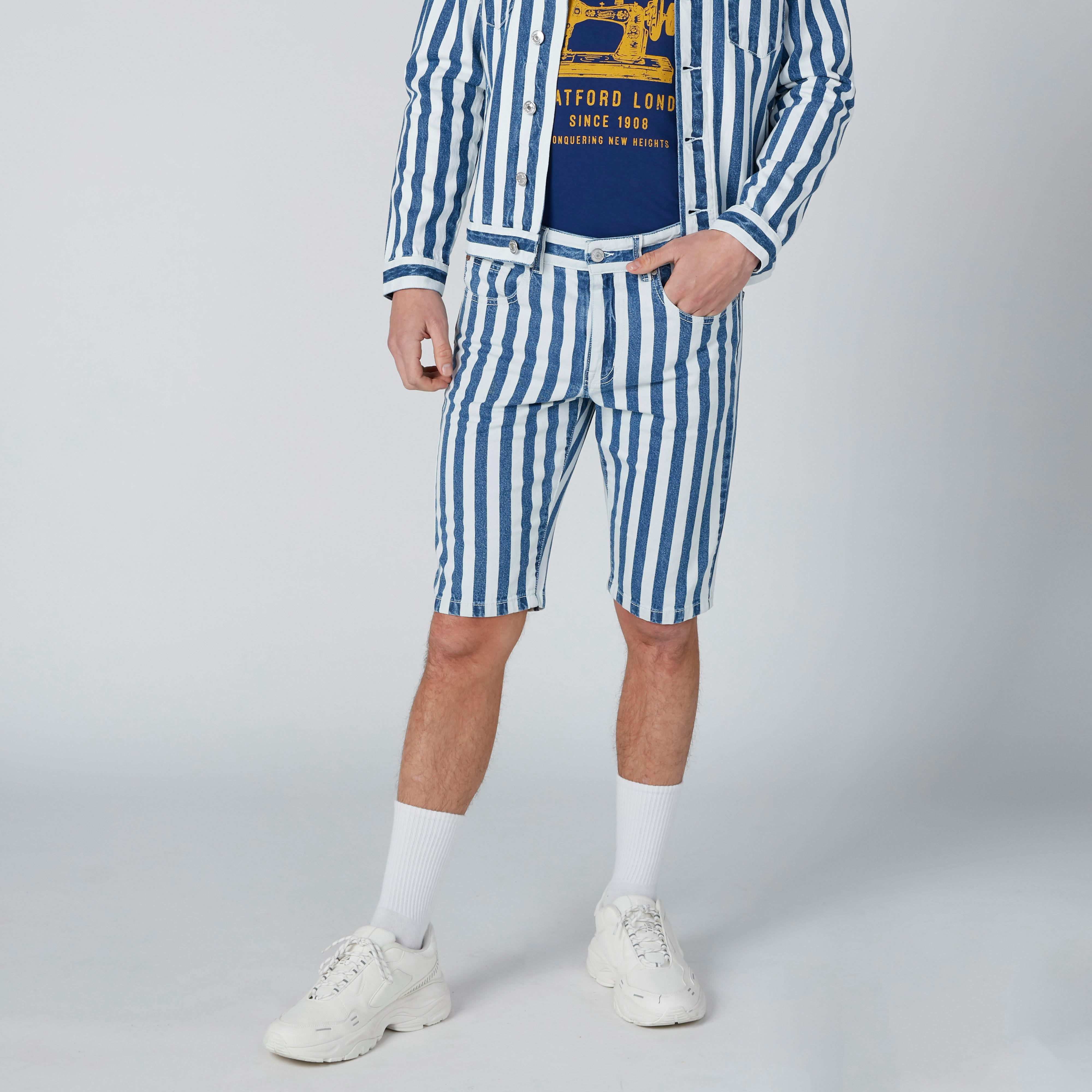 شورت مستدام دينم مقلّم بخصر متوسط الارتفاع وجيوب-men-clothing-bottoms-shorts-image-1