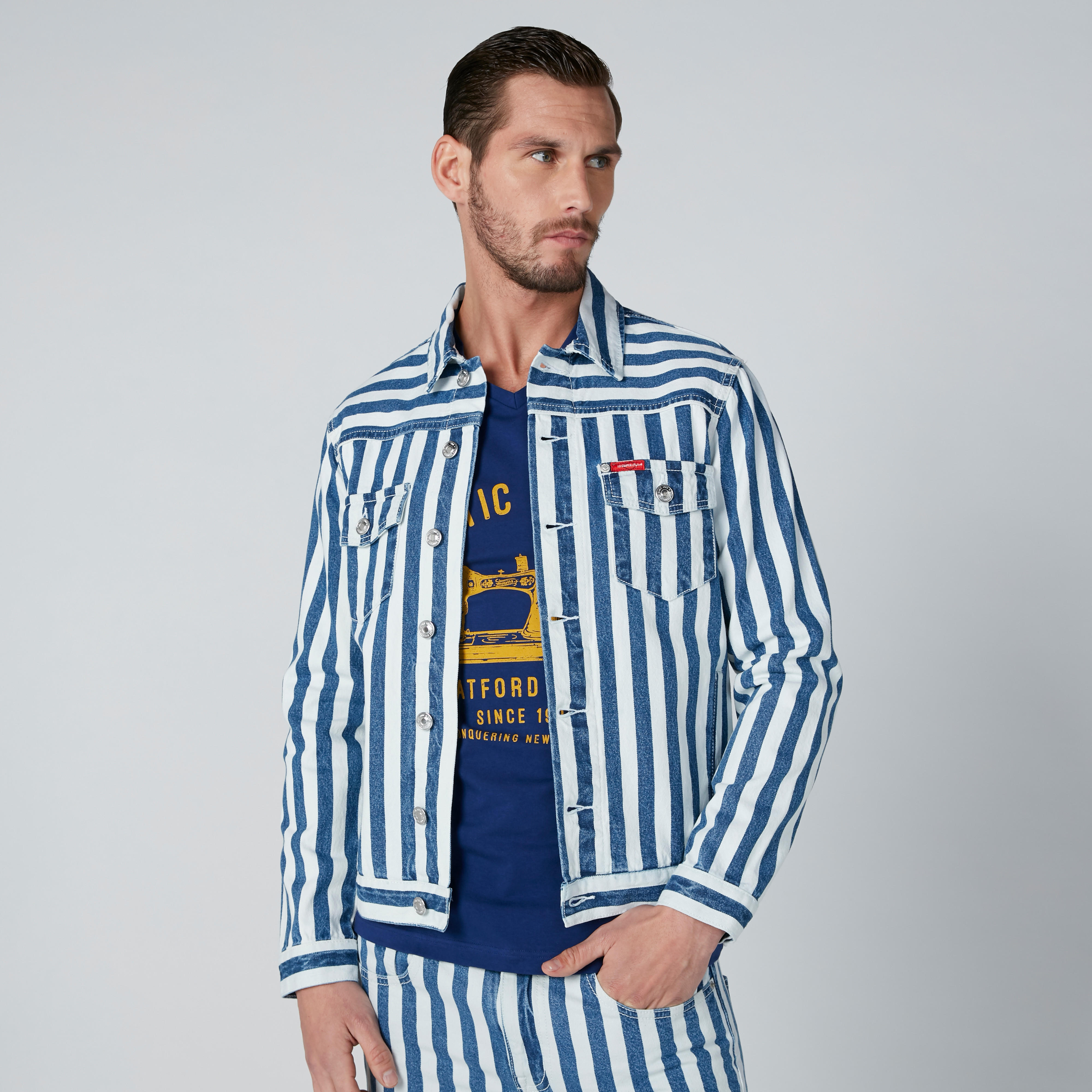 جاكيت مستدام بتصميم مقلّم وجيوب-men-clothing-jacketsandblazers-jackets-image-4