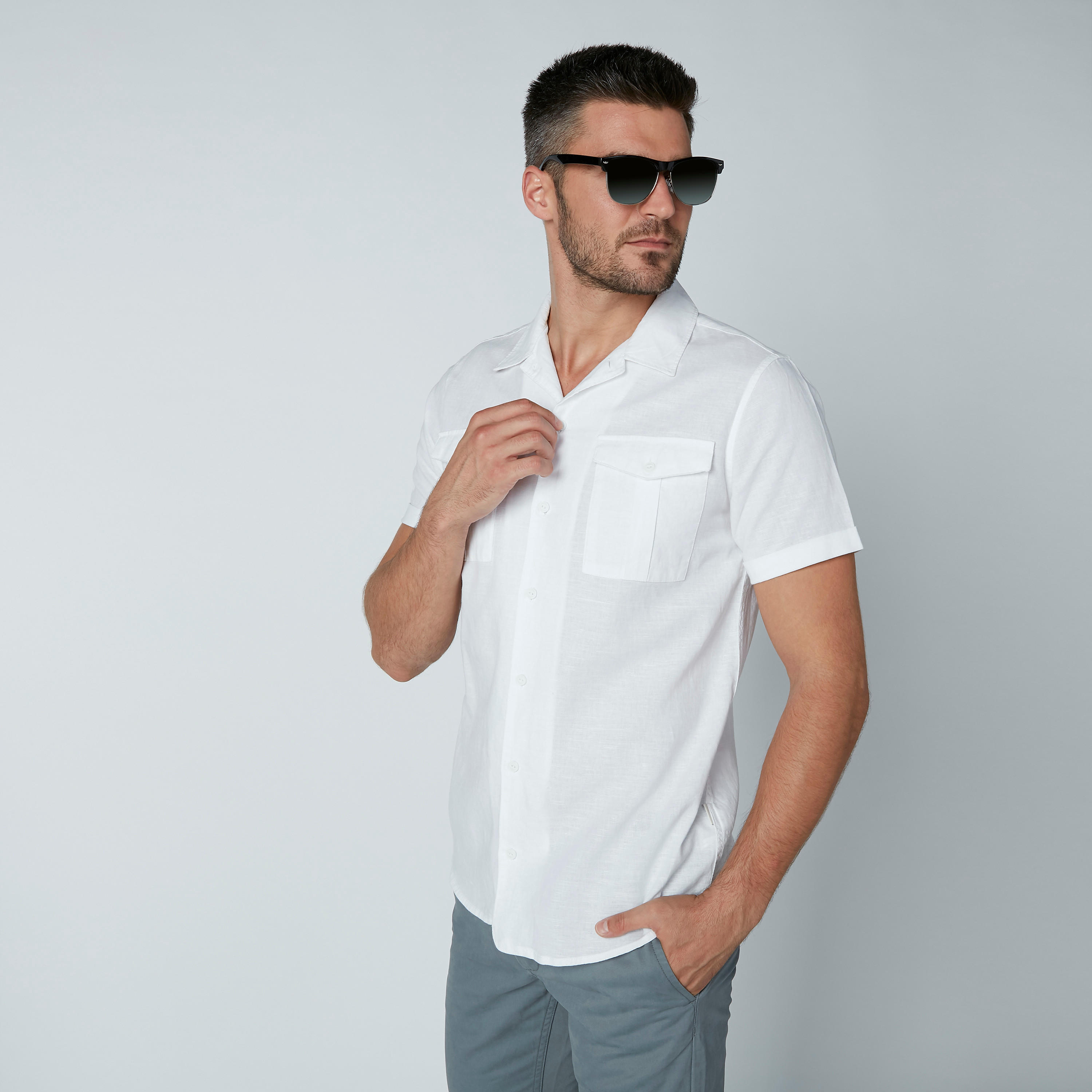 قميص مستدام سادة بأكمام قصيرة وجيوب -men-clothing-shirts-image-1