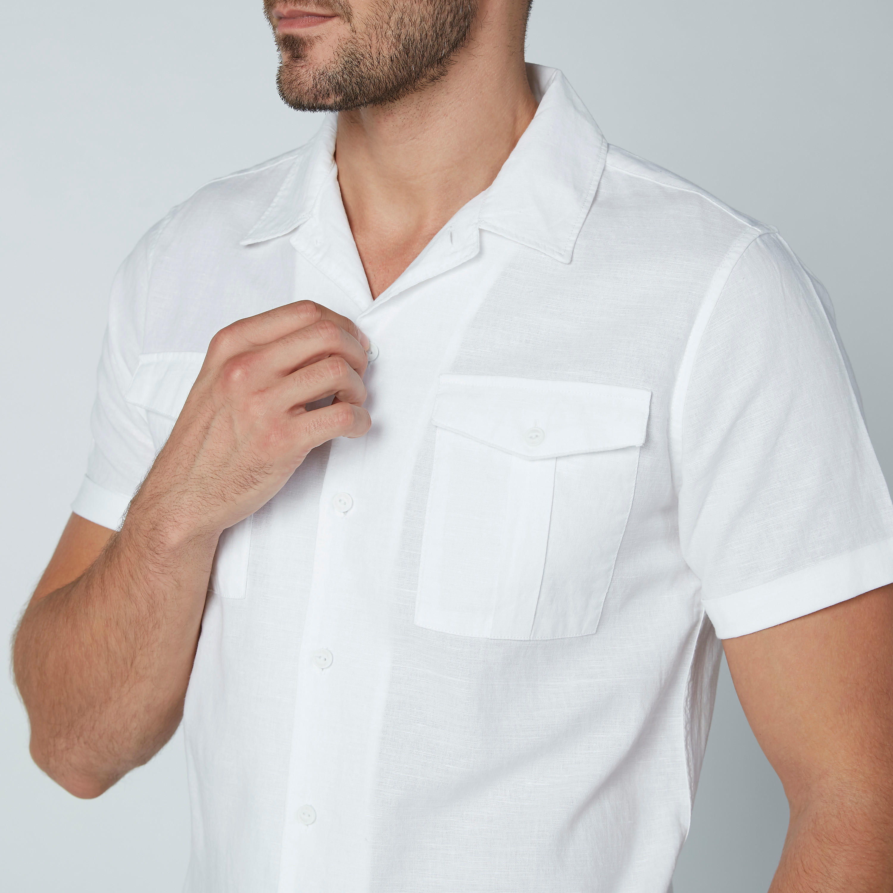 قميص مستدام سادة بأكمام قصيرة وجيوب -men-clothing-shirts-image-3