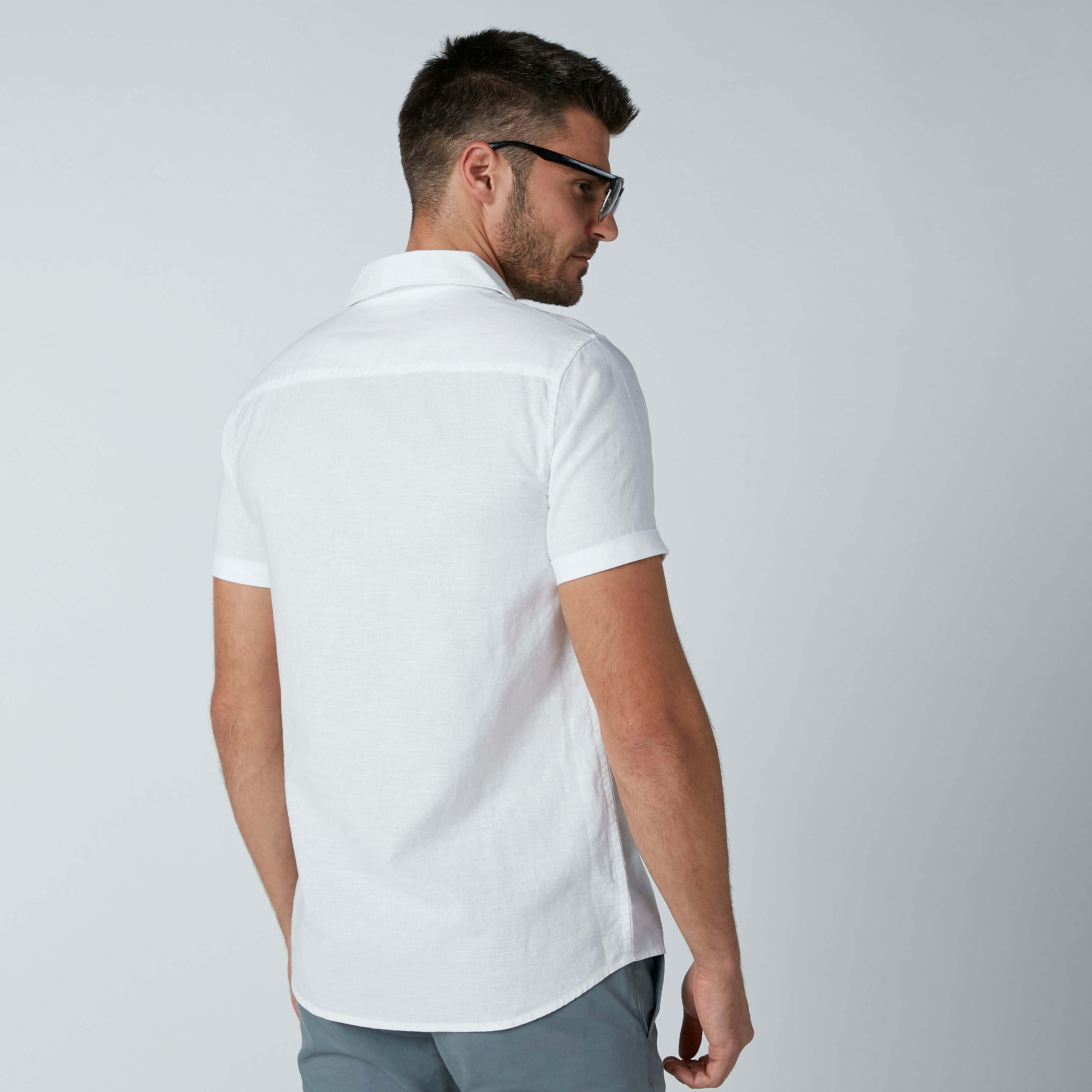 قميص مستدام سادة بأكمام قصيرة وجيوب -men-clothing-shirts-image-4