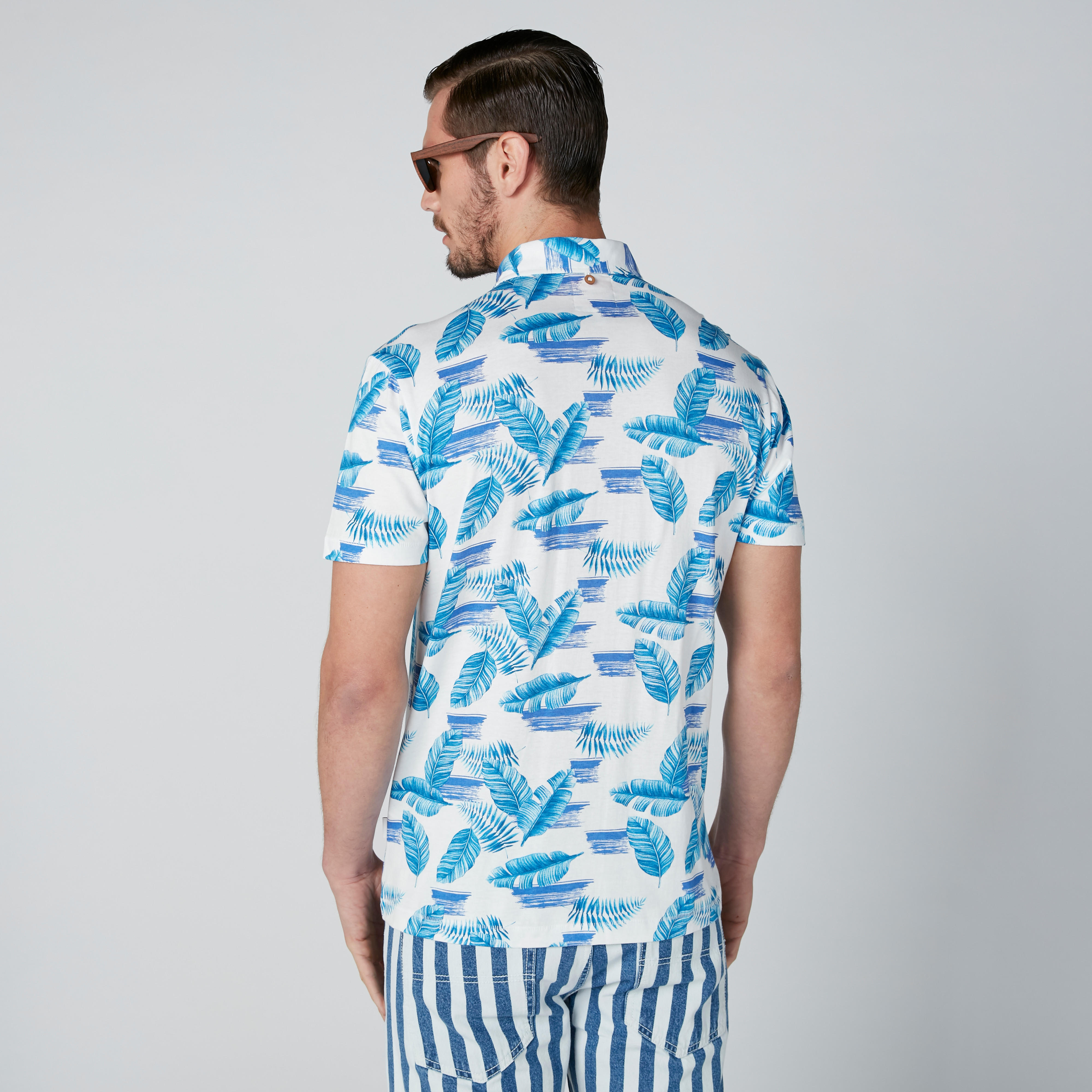 قميص مستدام بطبعات وقصّة عادية وأكمام قصيرة-men-clothing-shirts-image-1
