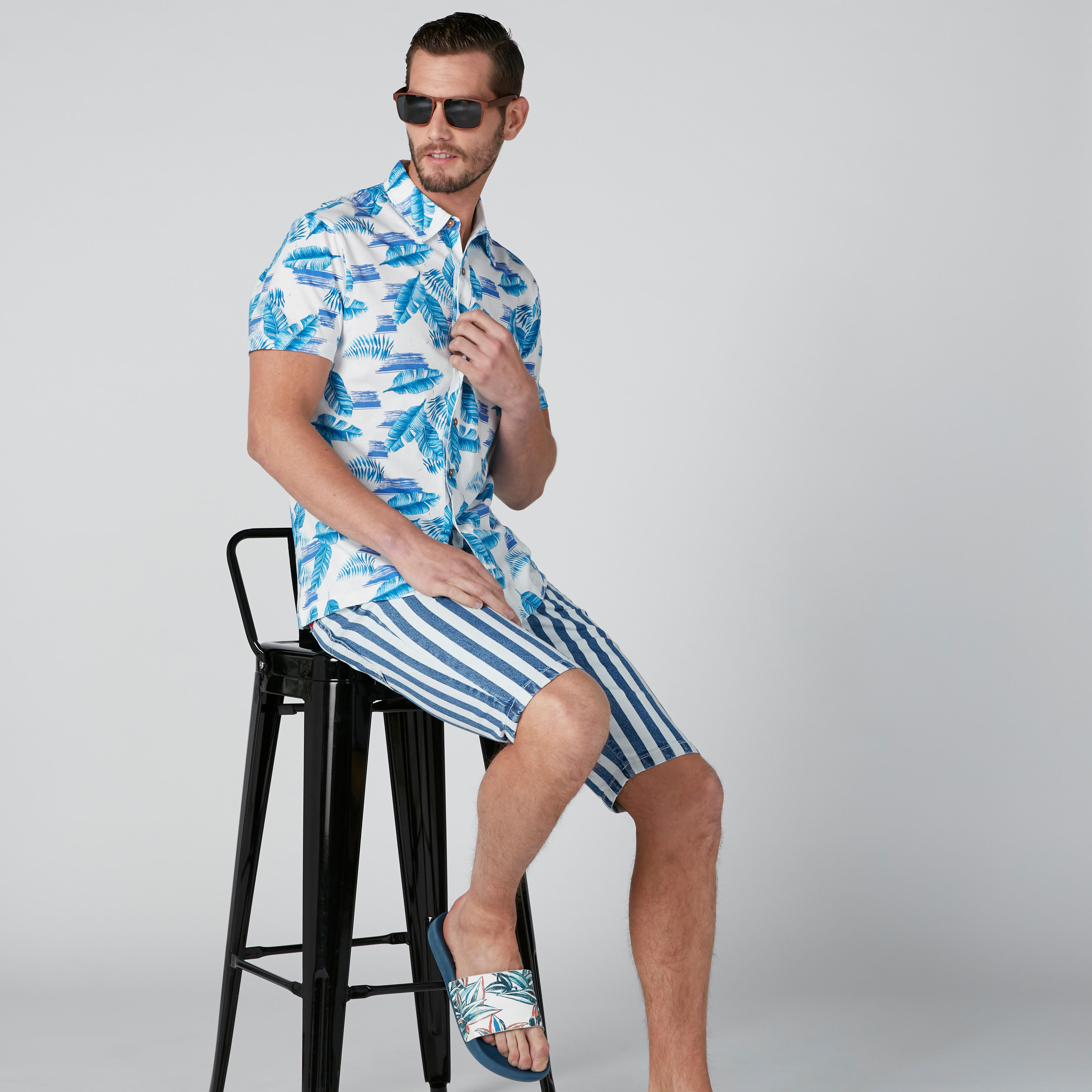 قميص مستدام بطبعات وقصّة عادية وأكمام قصيرة-men-clothing-shirts-image-3