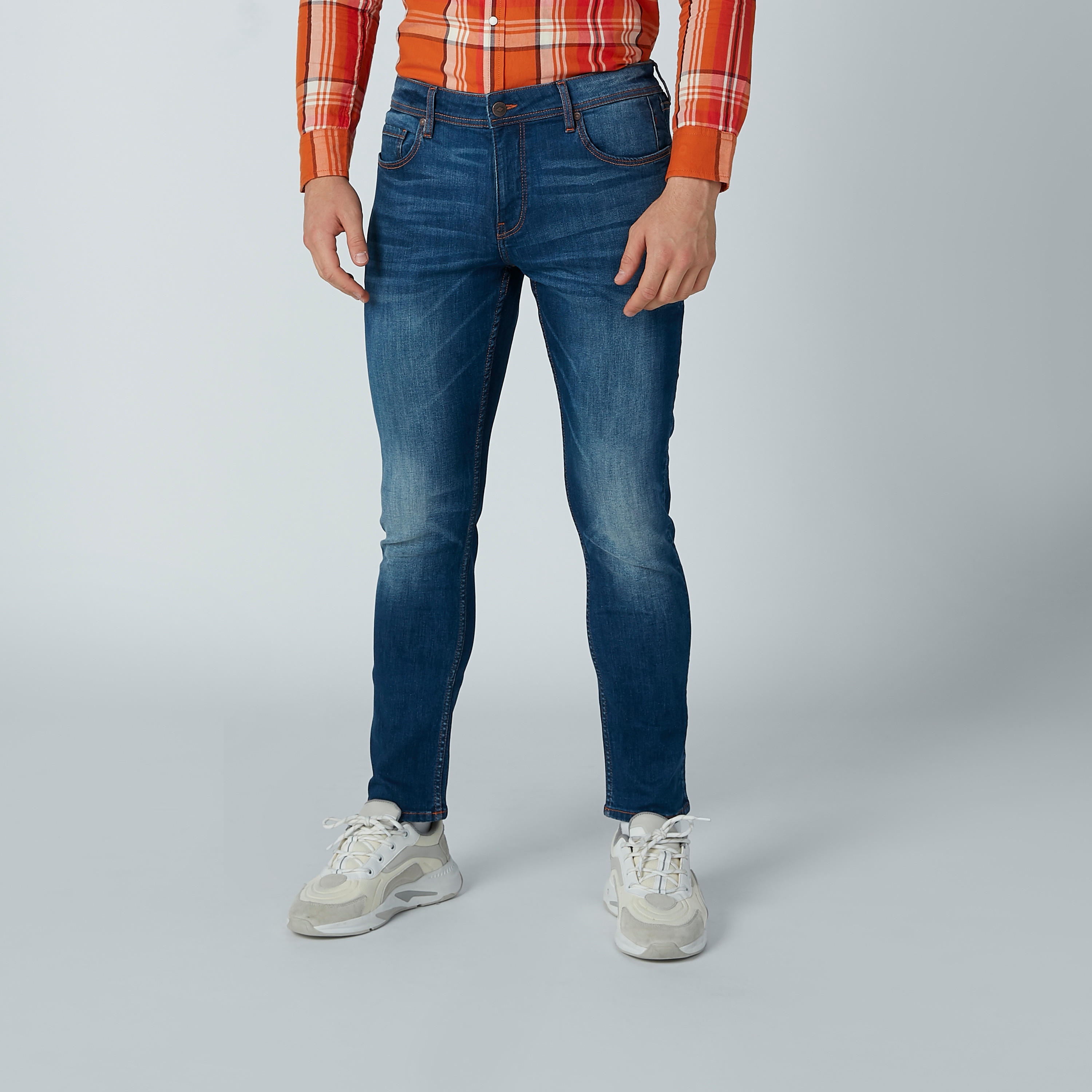 بنطال جينز طويل بقصّة سليم من لي كوبر-men-clothing-bottoms-jeans-image-2