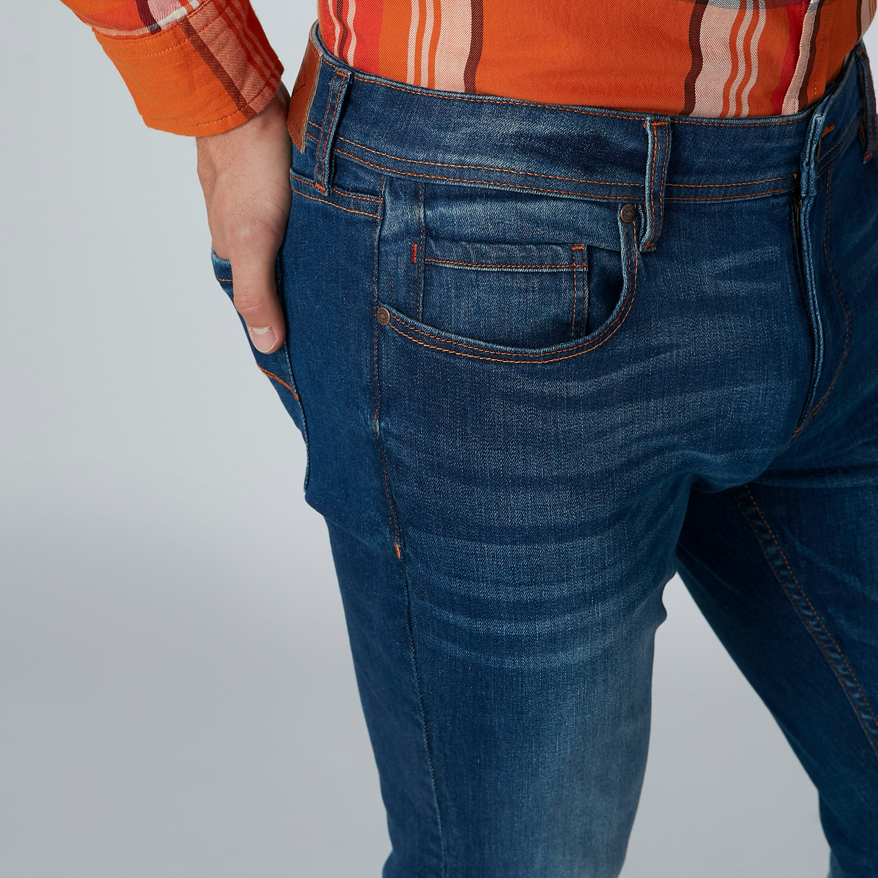 بنطال جينز طويل بقصّة سليم من لي كوبر-men-clothing-bottoms-jeans-image-3