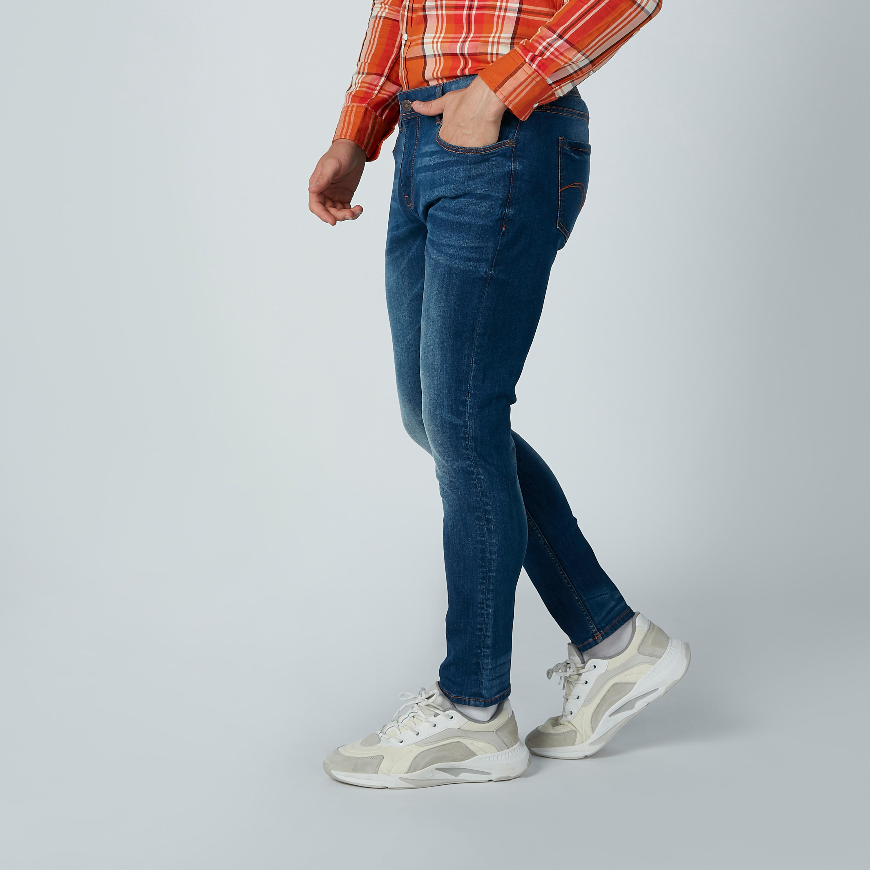 بنطال جينز طويل بقصّة سليم من لي كوبر-men-clothing-bottoms-jeans-image-4