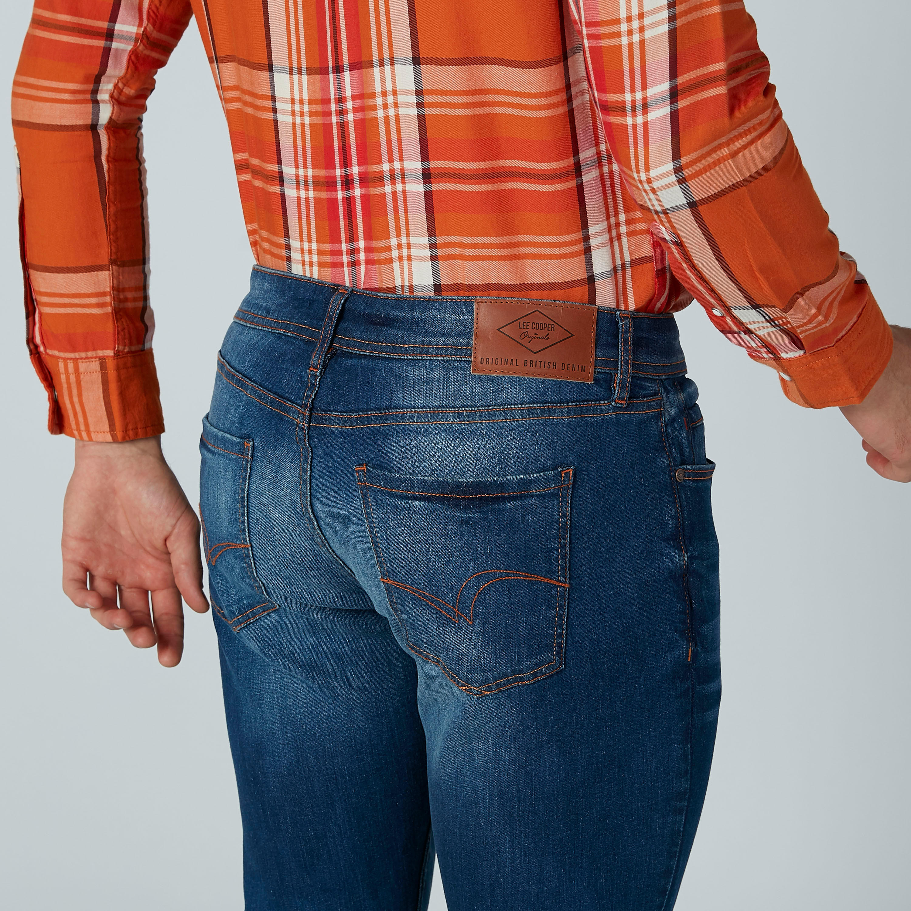 بنطال جينز طويل بقصّة سليم من لي كوبر-men-clothing-bottoms-jeans-image-5