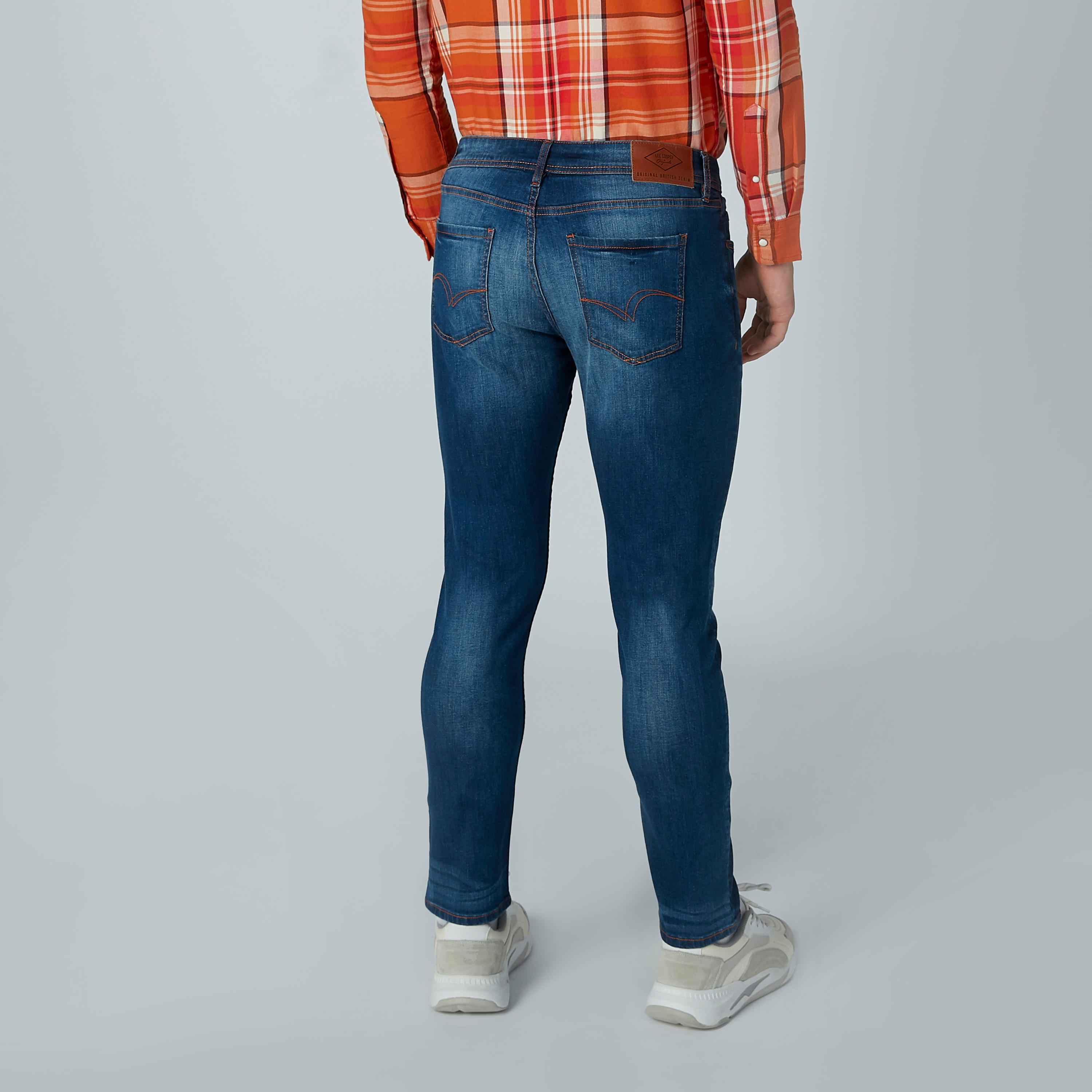 بنطال جينز طويل بقصّة سليم من لي كوبر-men-clothing-bottoms-jeans-image-6