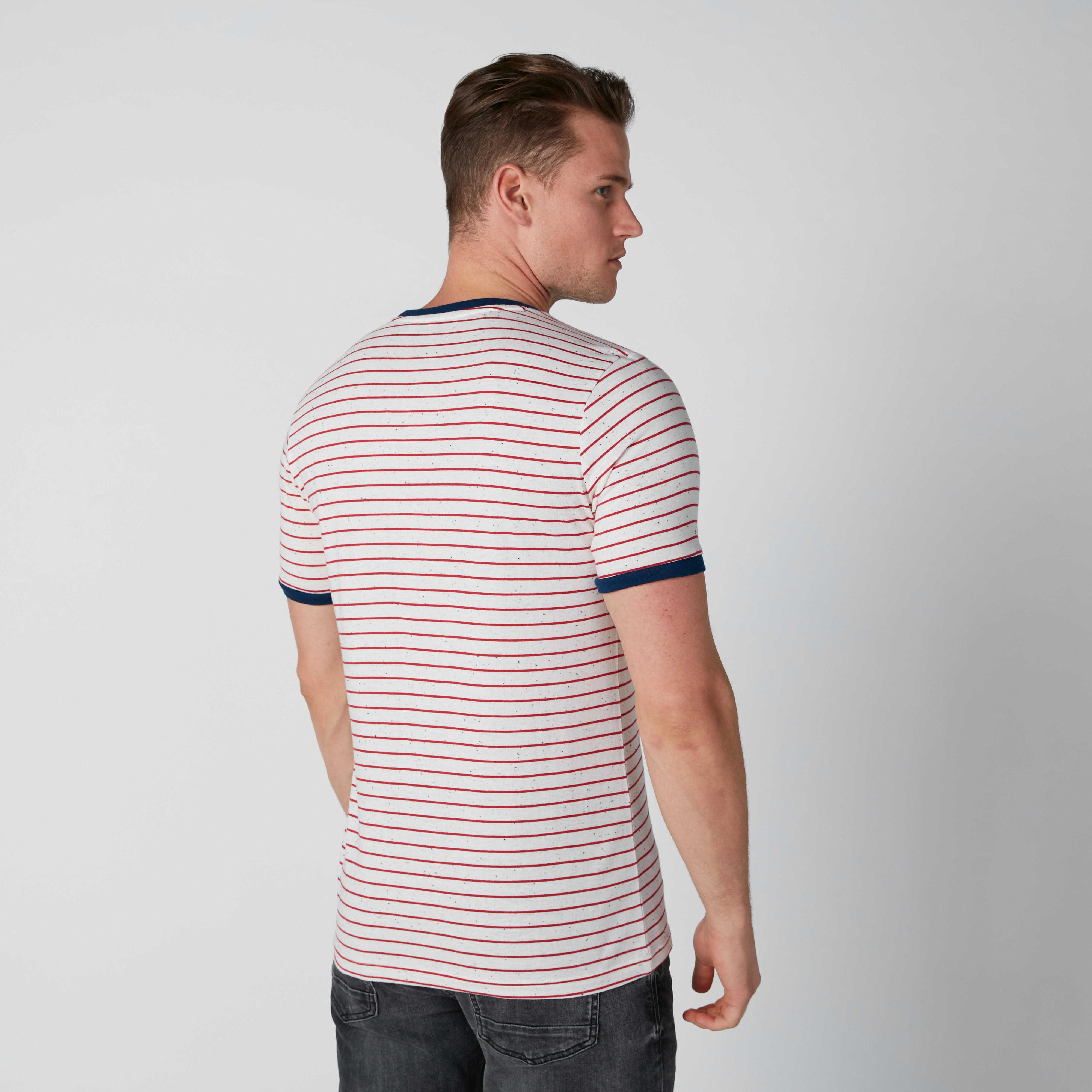 تيشيرت مستدام مقلّم بياقة ضيقة وأكمام قصيرة-men-clothing-tshirtsandpolos-tshirts-image-3