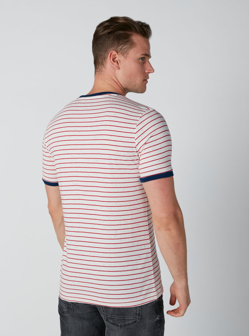 تيشيرت مستدام مقلّم بياقة ضيقة وأكمام قصيرة-men-clothing-tshirtsandpolos-tshirts-image-3