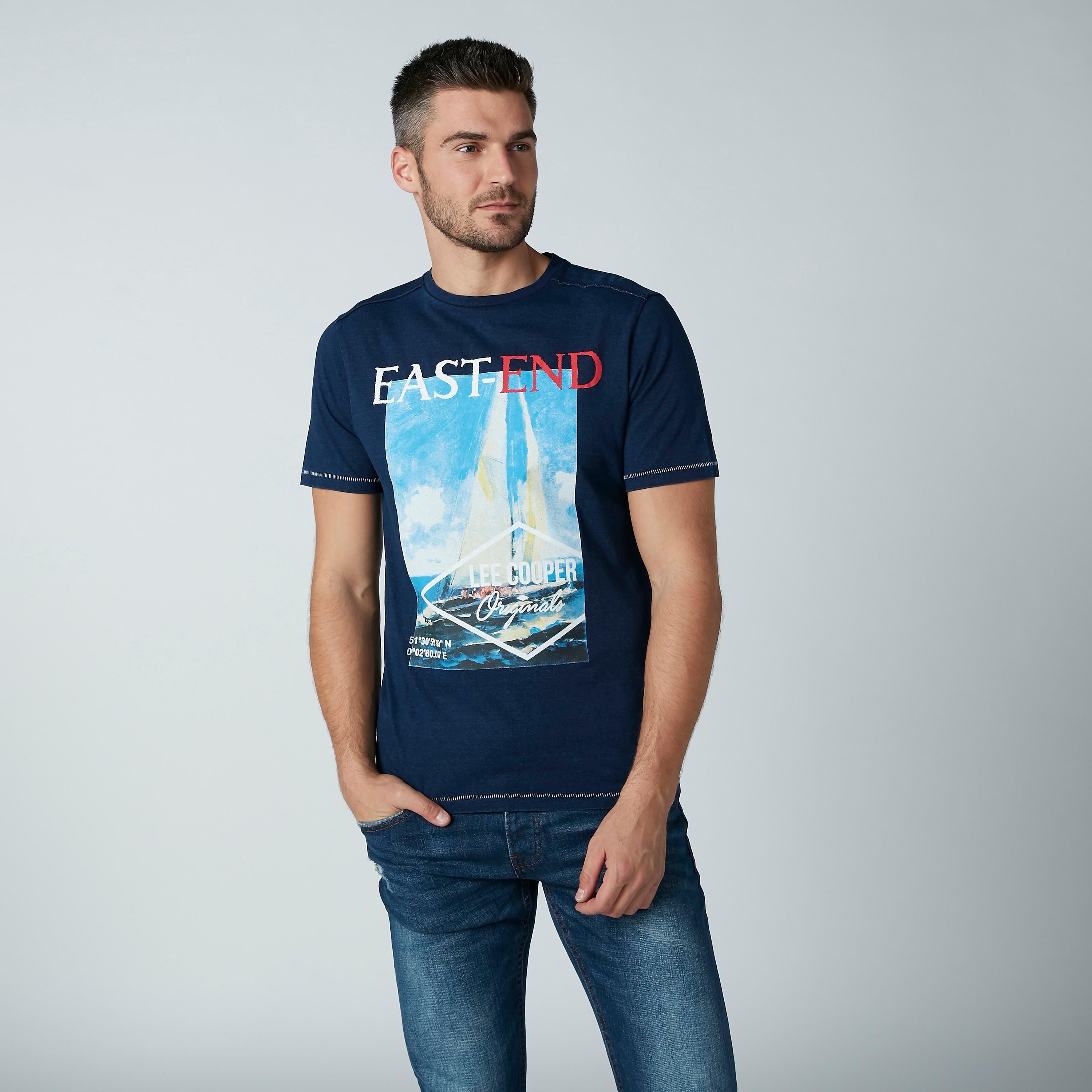 قميص مستدام بياقة ضيقة وأكمام قصيرة وطبعات-men-clothing-tshirtsandpolos-tshirts-image-1
