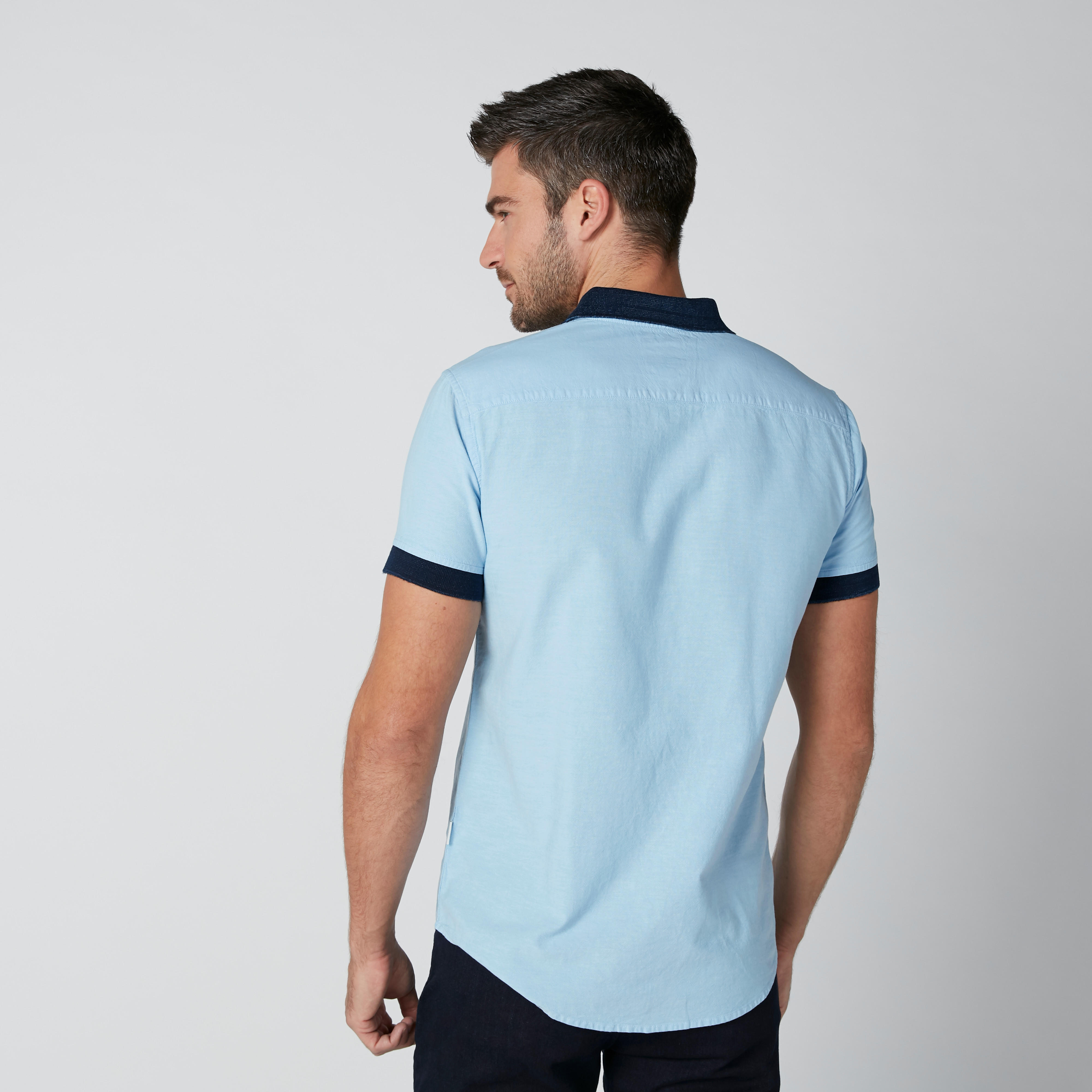 قميص مستدام بأكمام قصيرة وجيب على الصدر -men-clothing-shirts-image-3