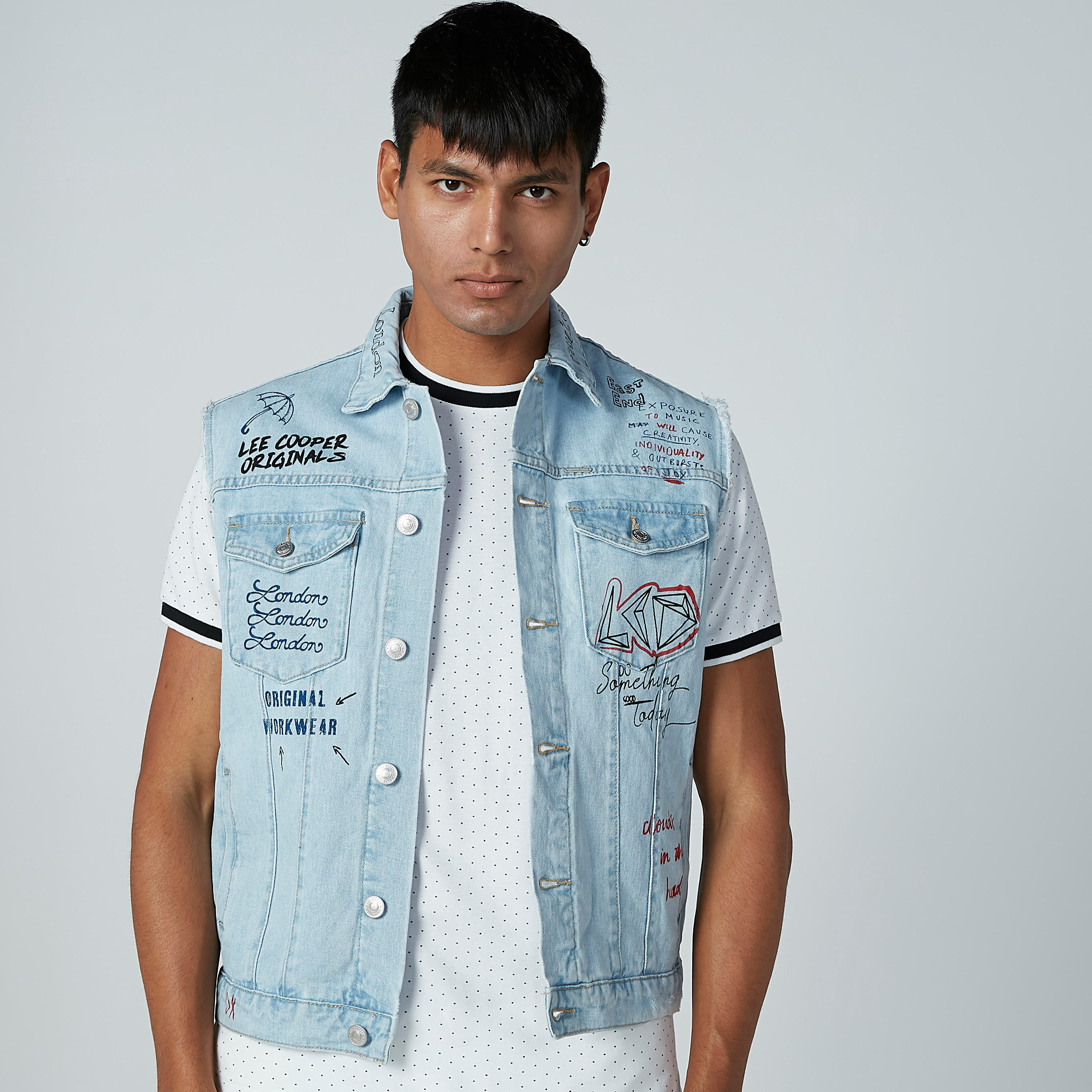 جاكيت دينم دون أكمام بجيوب وطبعات من لي كوبر-men-clothing-jacketsandblazers-jackets-image-3