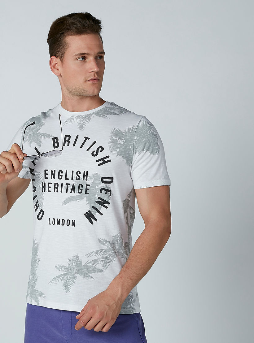 تيشيرت بياقة ضيّقة وأكمام قصيرة وطبعات من لي كوبر-men-clothing-tshirtsandpolos-tshirts-image-5