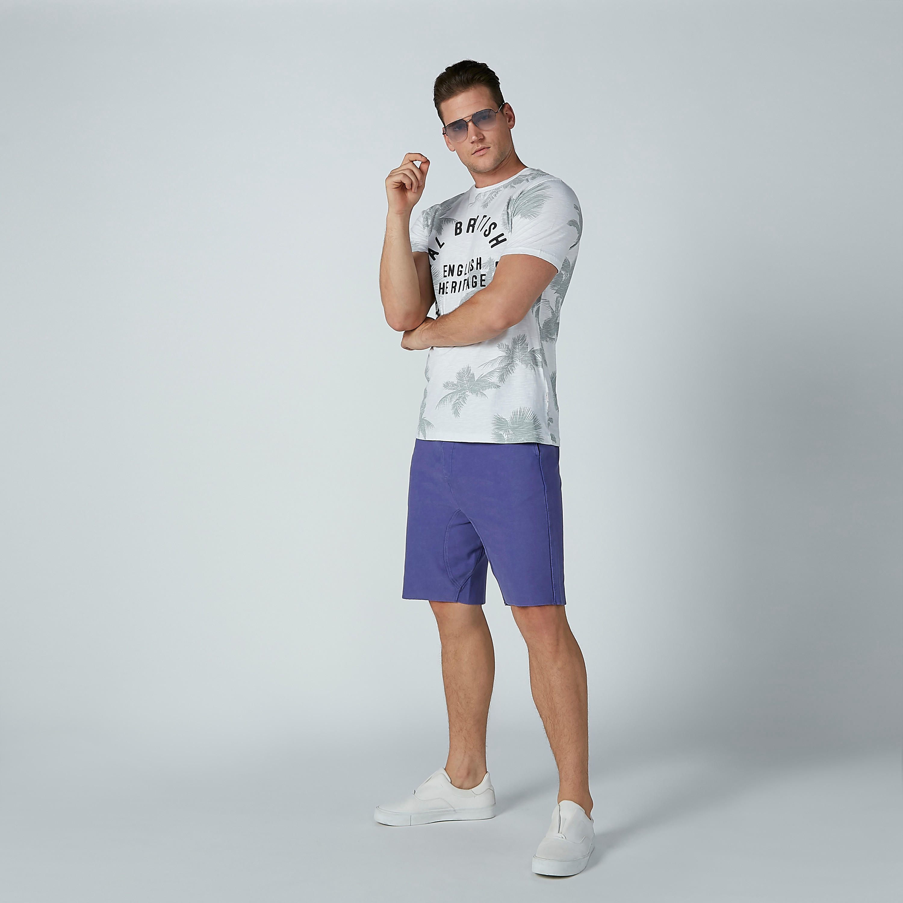تيشيرت بياقة ضيّقة وأكمام قصيرة وطبعات من لي كوبر-men-clothing-tshirtsandpolos-tshirts-image-4