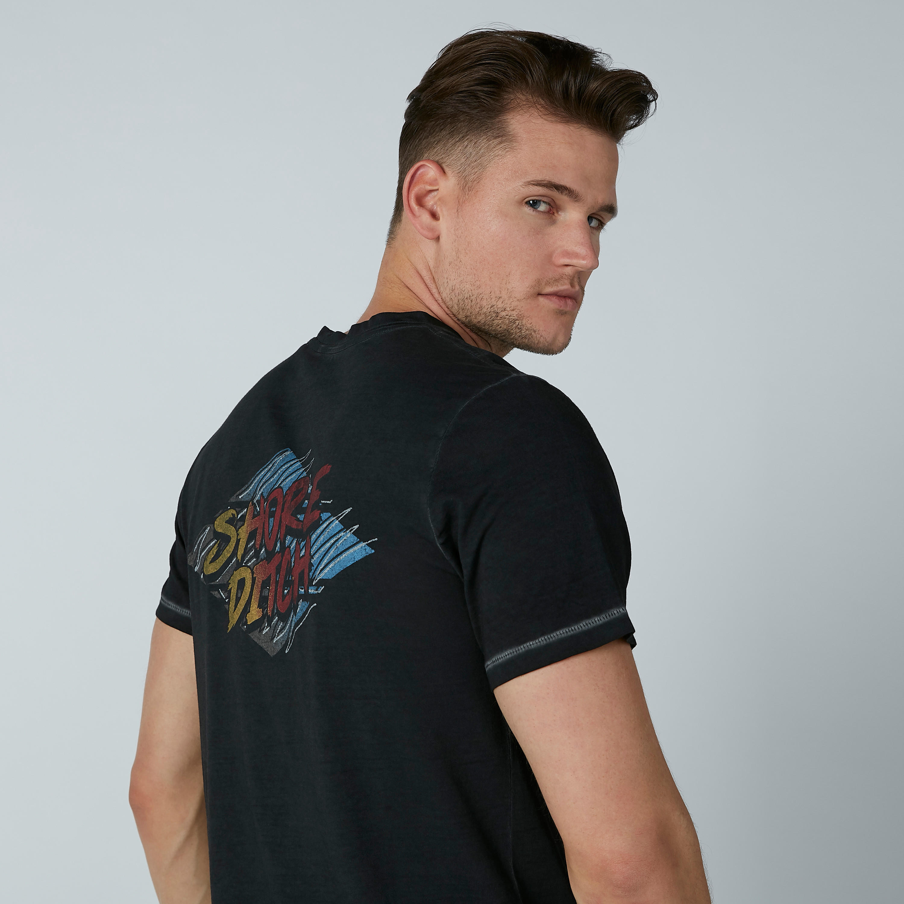 تيشيرت بياقة مستديرة وطبعات من لي كوبر-men-clothing-tshirtsandpolos-tshirts-image-1